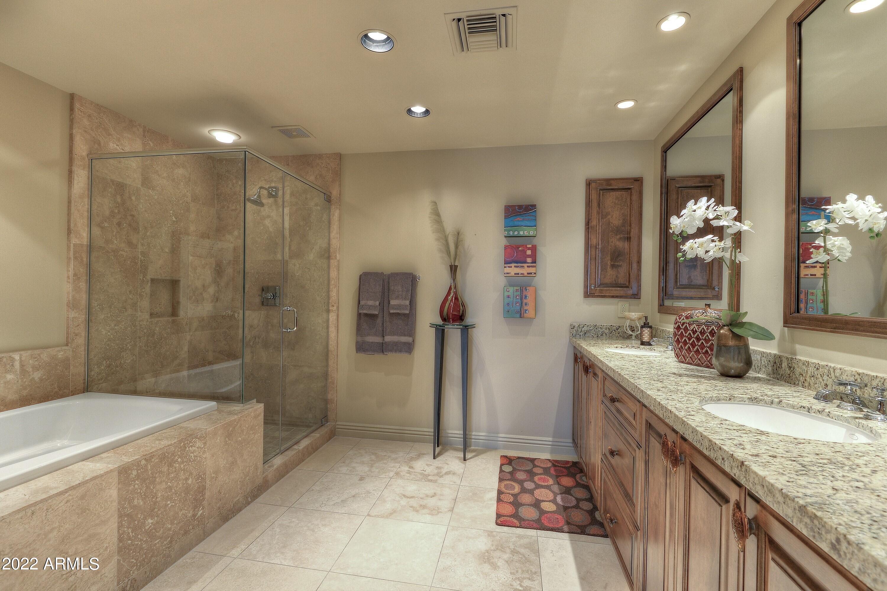 SCOTTSDALE WATERFRONT RESIDENCES - Residential