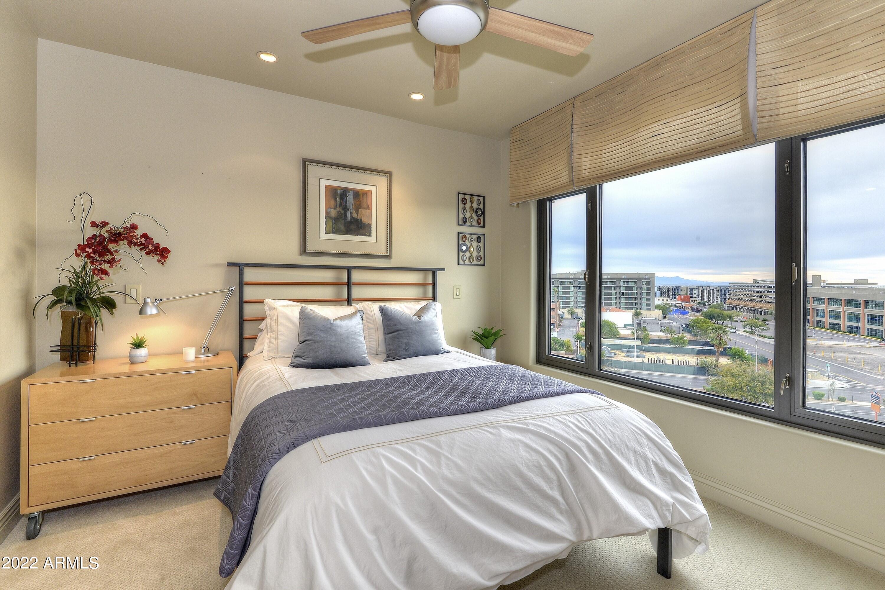 SCOTTSDALE WATERFRONT RESIDENCES - Residential