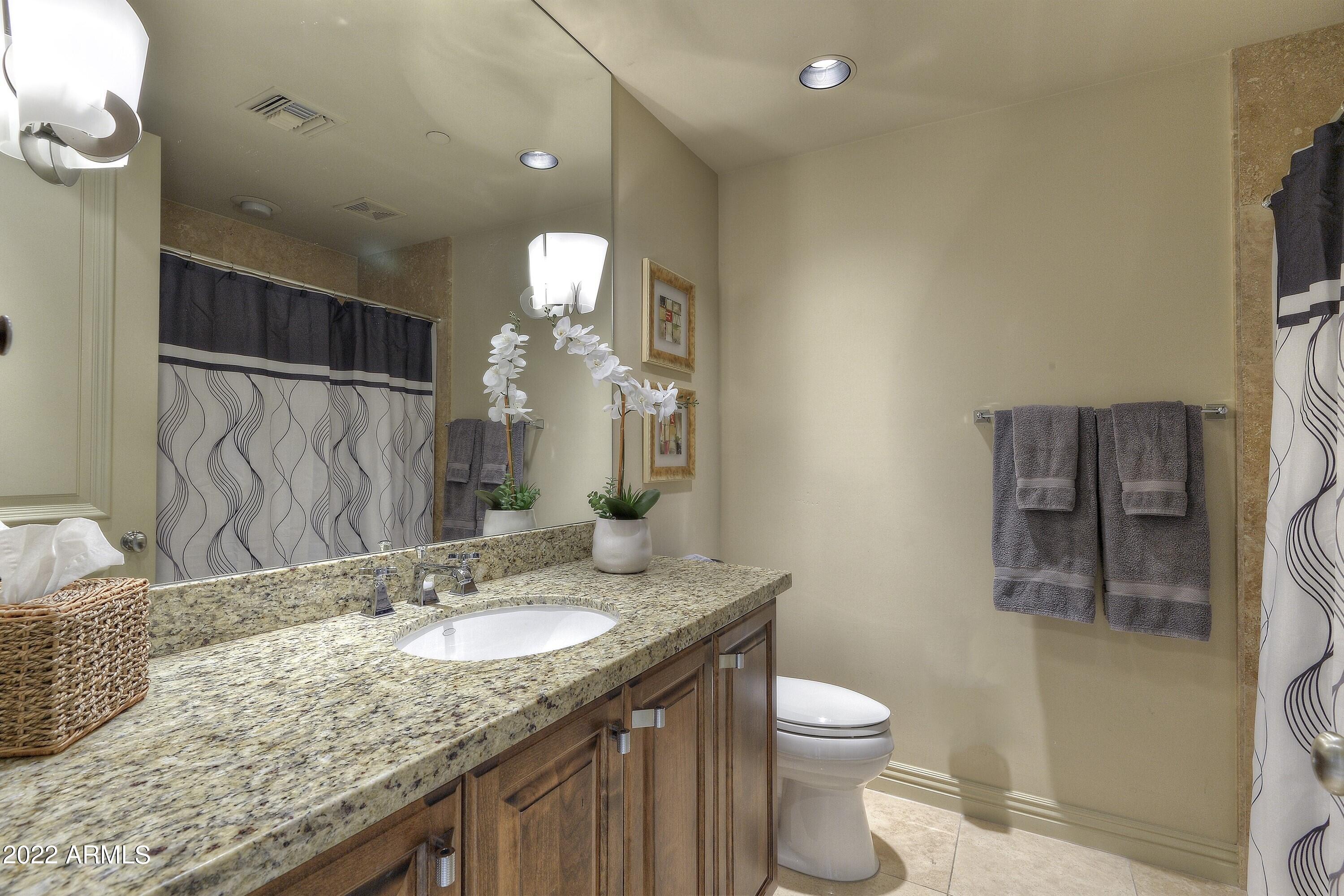SCOTTSDALE WATERFRONT RESIDENCES - Residential