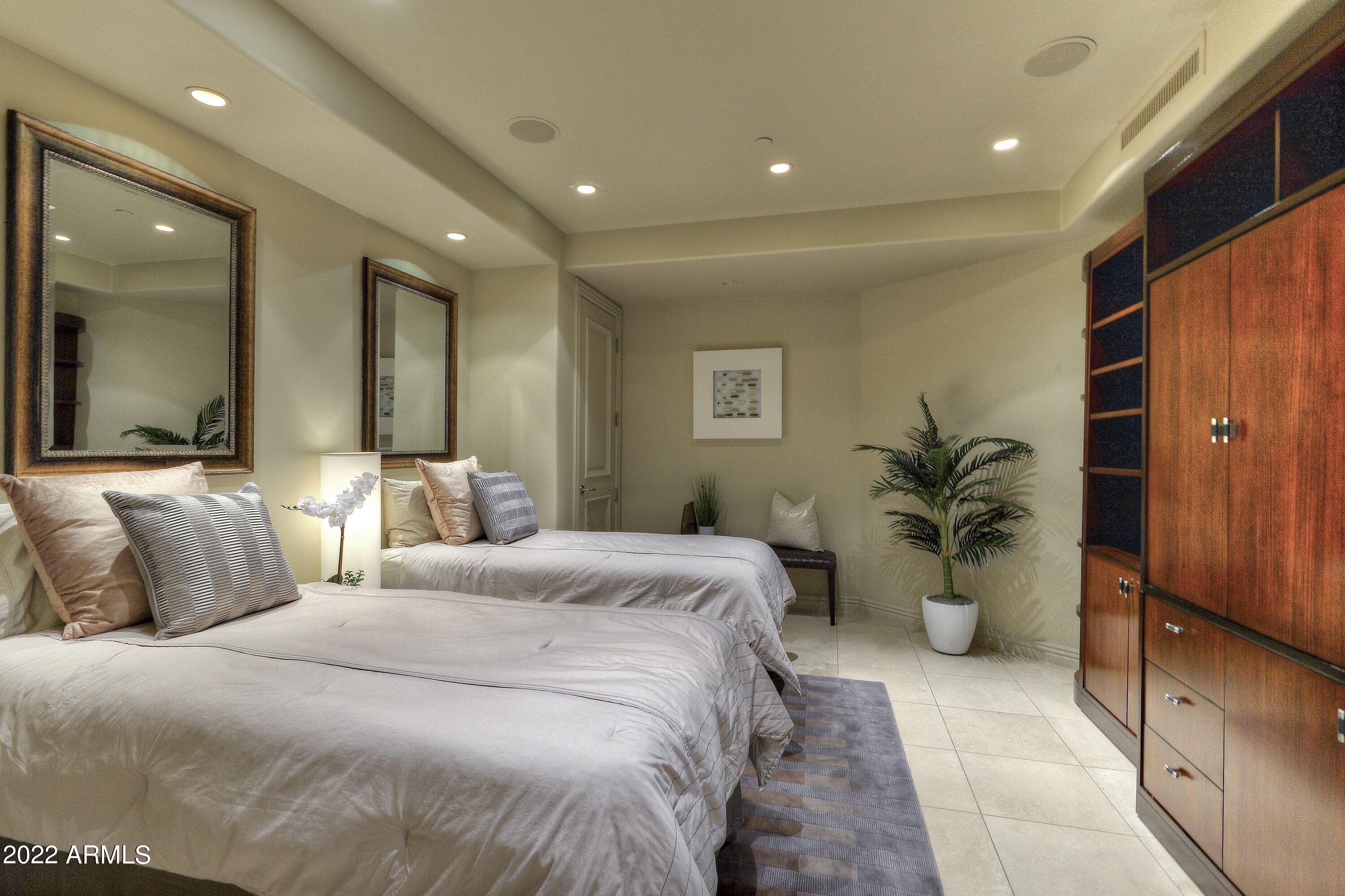 SCOTTSDALE WATERFRONT RESIDENCES - Residential