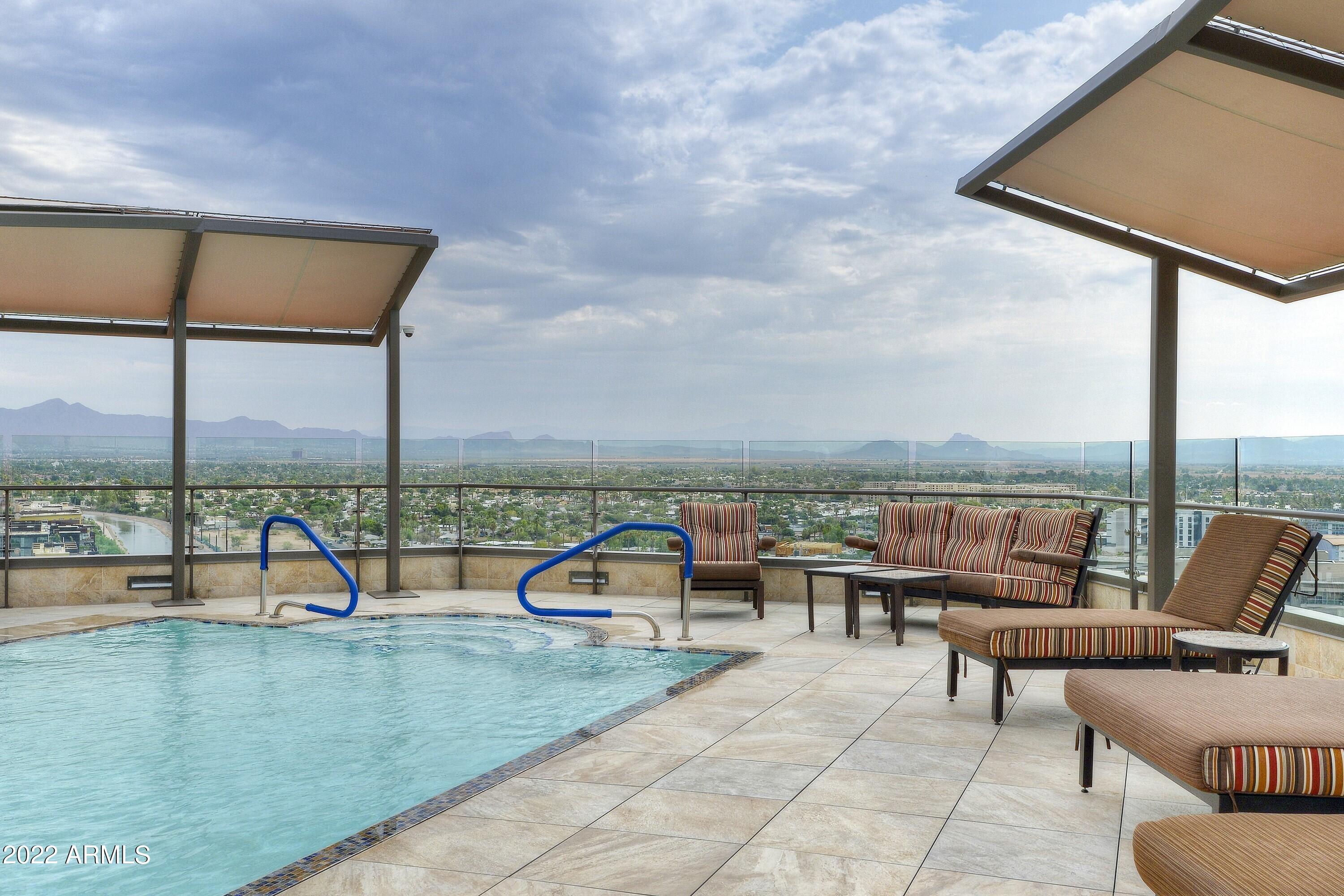 SCOTTSDALE WATERFRONT RESIDENCES - Residential