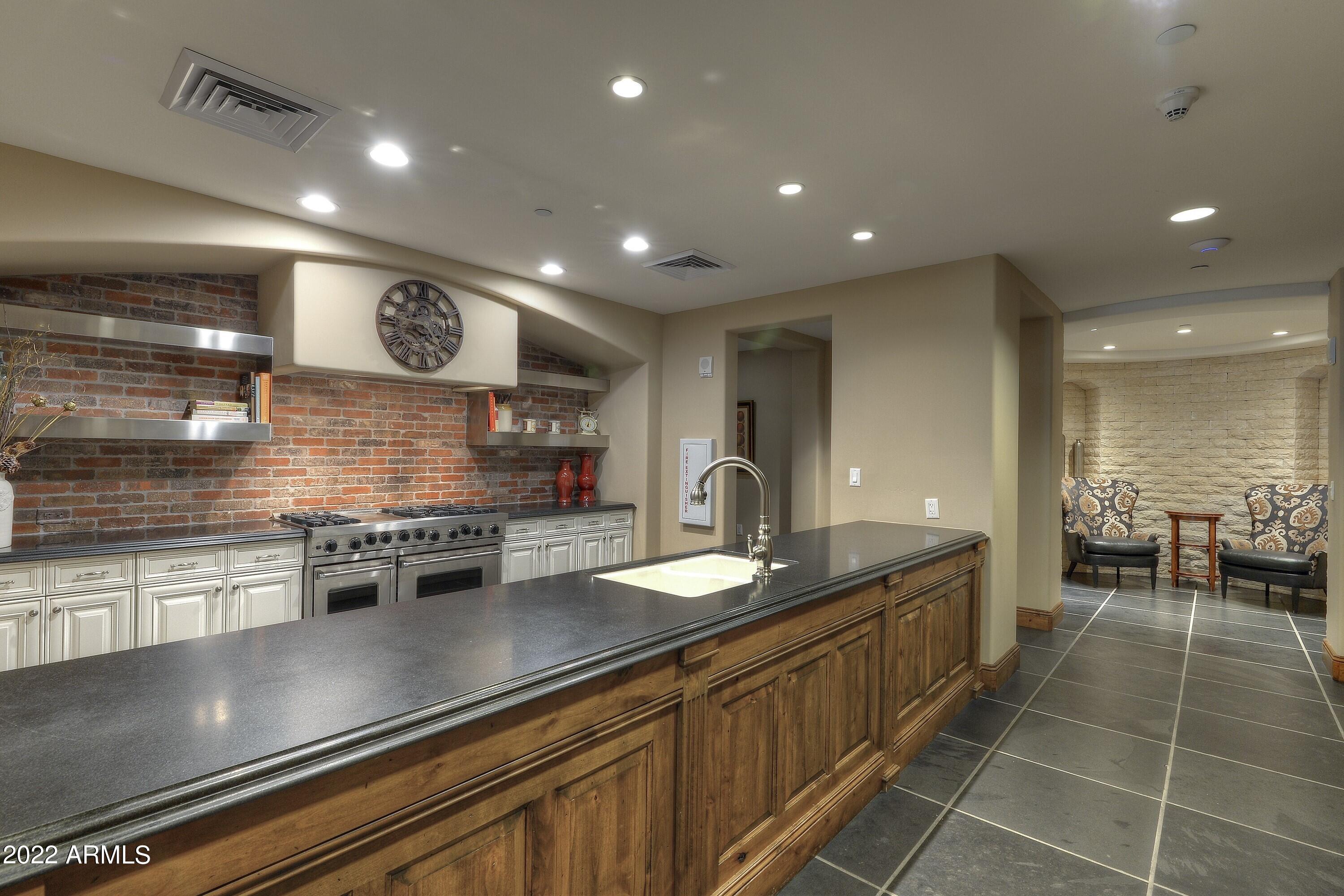 SCOTTSDALE WATERFRONT RESIDENCES - Residential