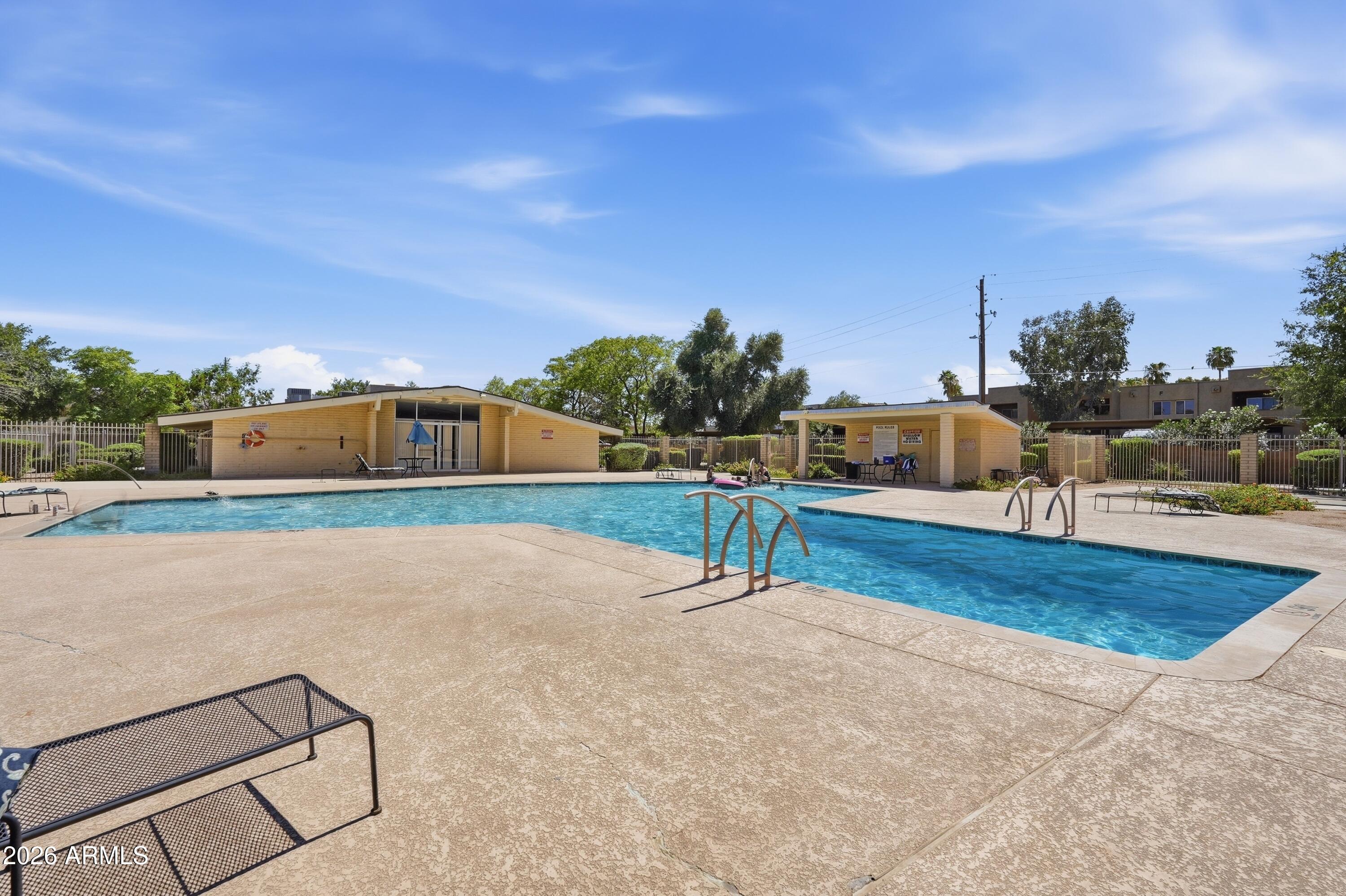 PARK SCOTTSDALE TOWNHOUSE UNIT TWO - Residential