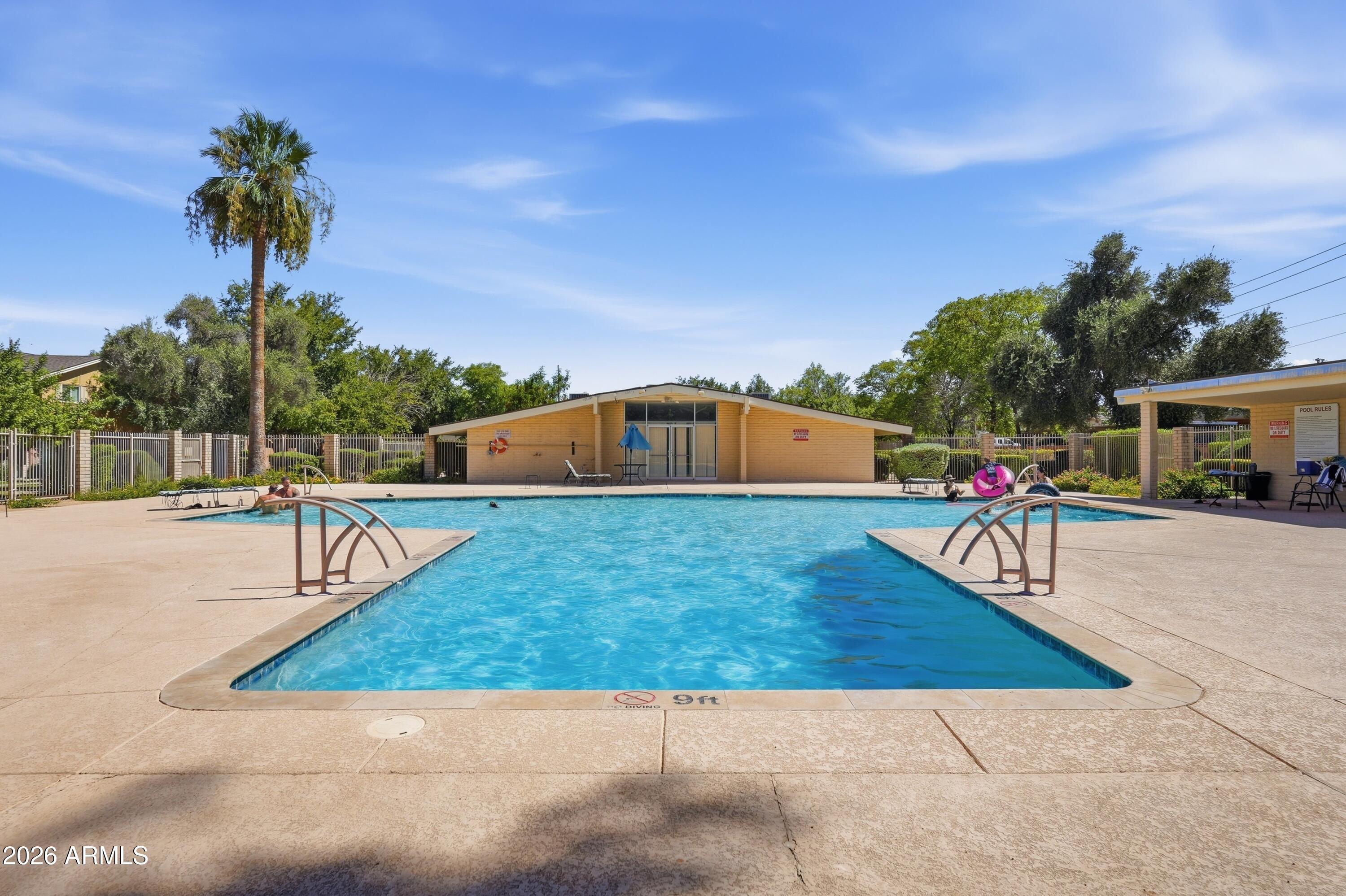 PARK SCOTTSDALE TOWNHOUSE UNIT TWO - Residential