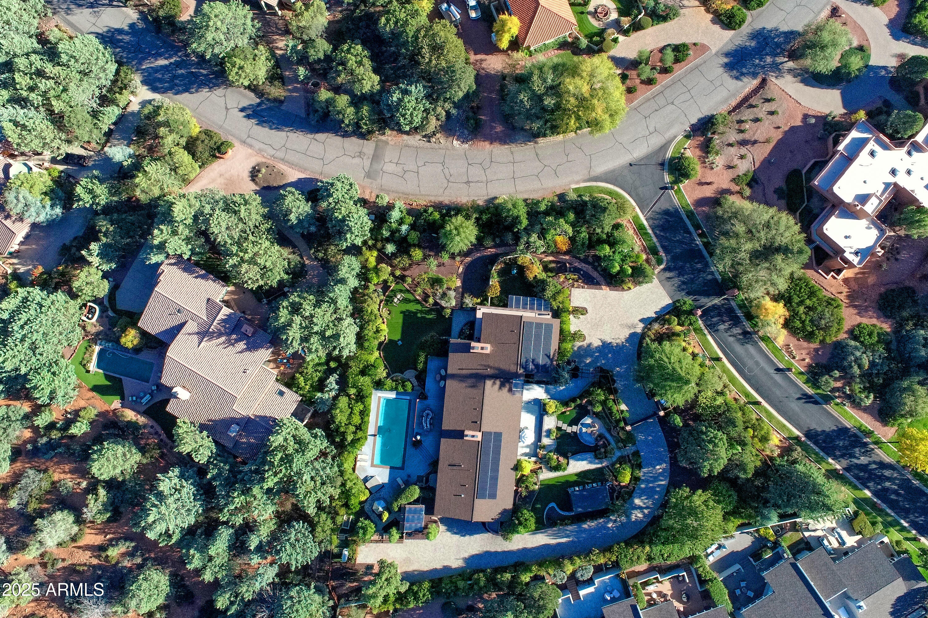 SHADOW ROCK - Residential
