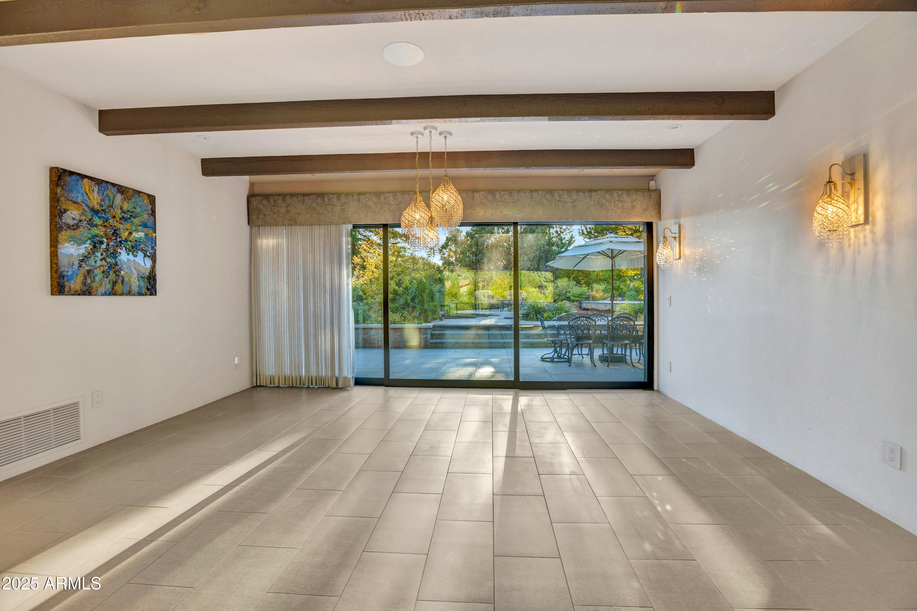SHADOW ROCK - Residential