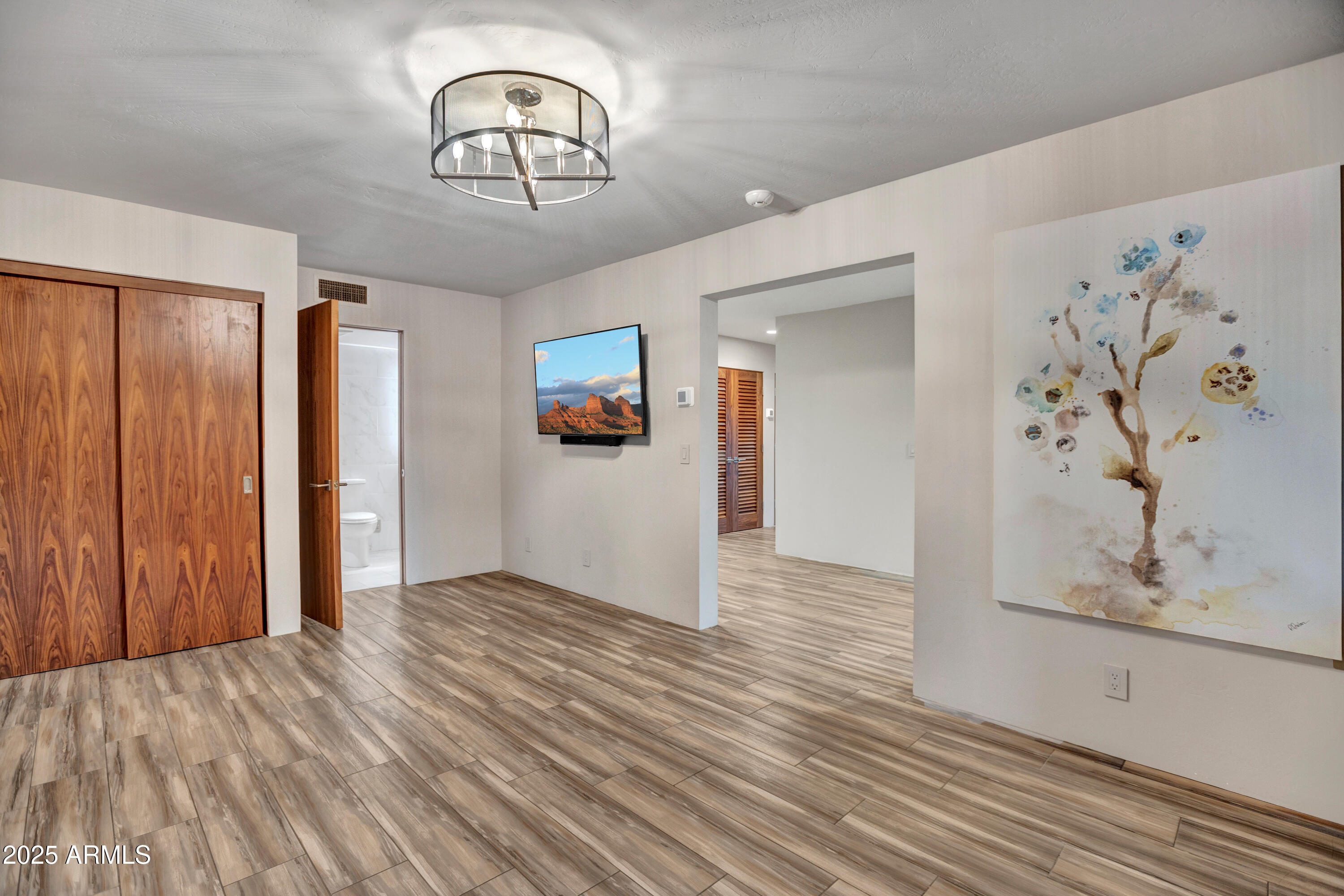 SHADOW ROCK - Residential