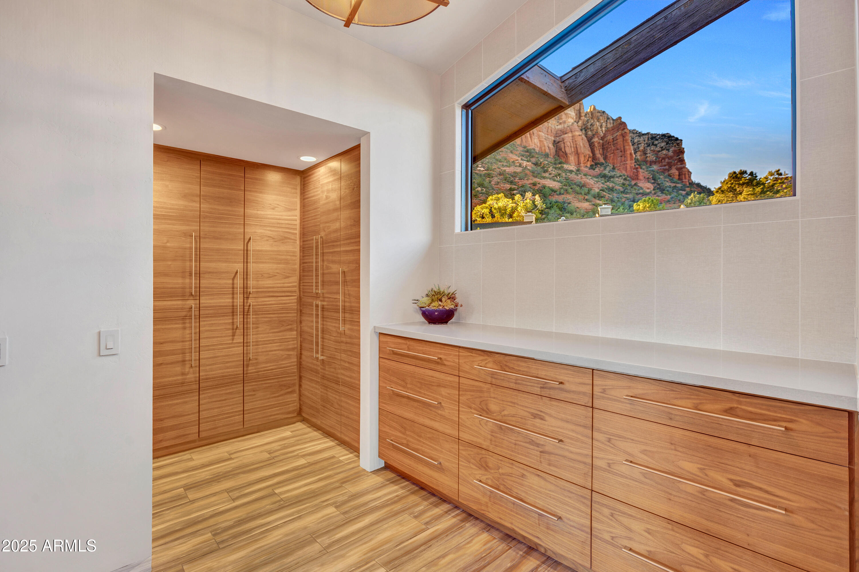 SHADOW ROCK - Residential