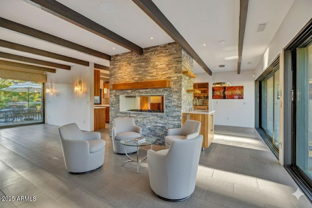 SHADOW ROCK - Residential