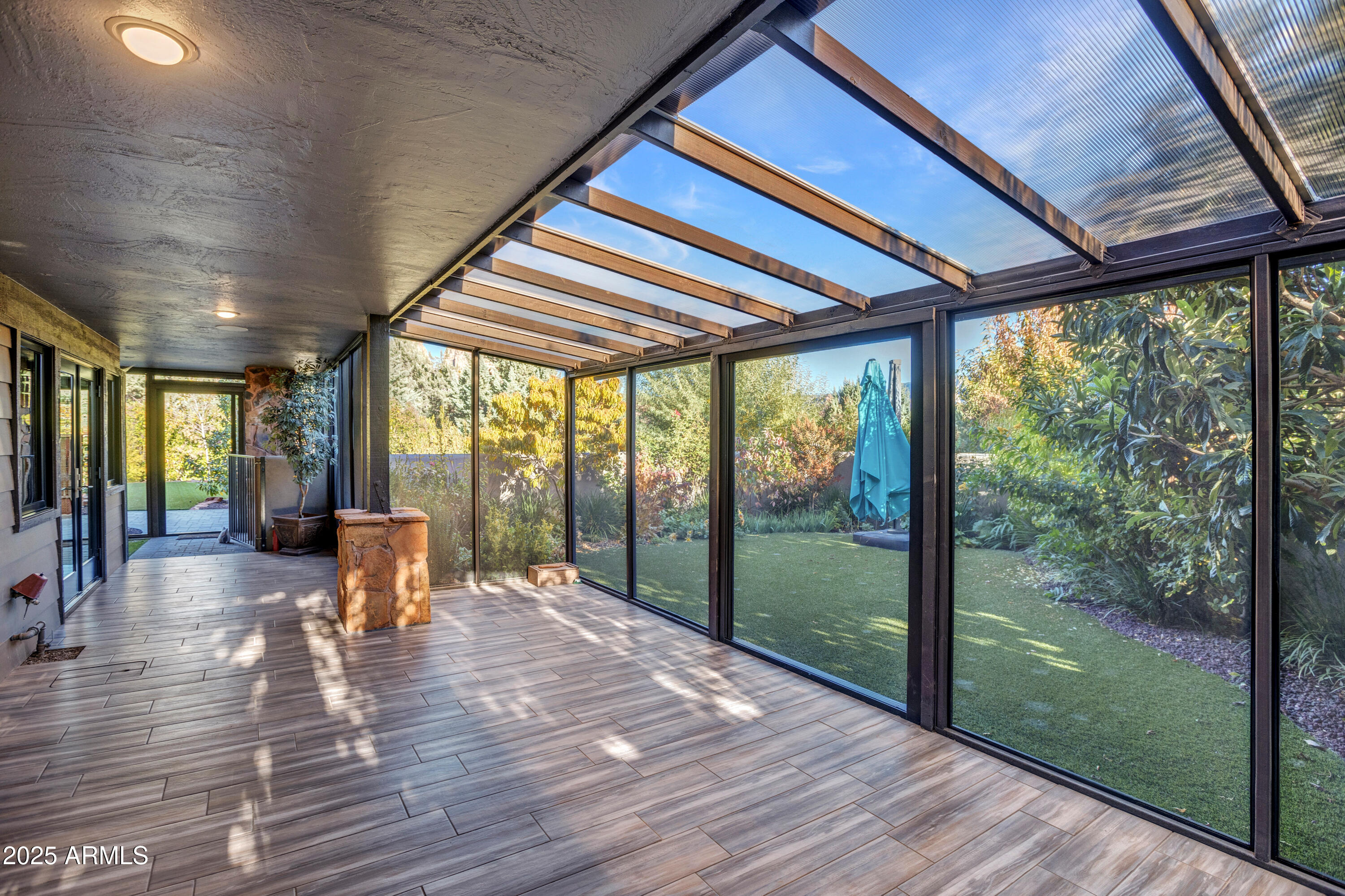 SHADOW ROCK - Residential