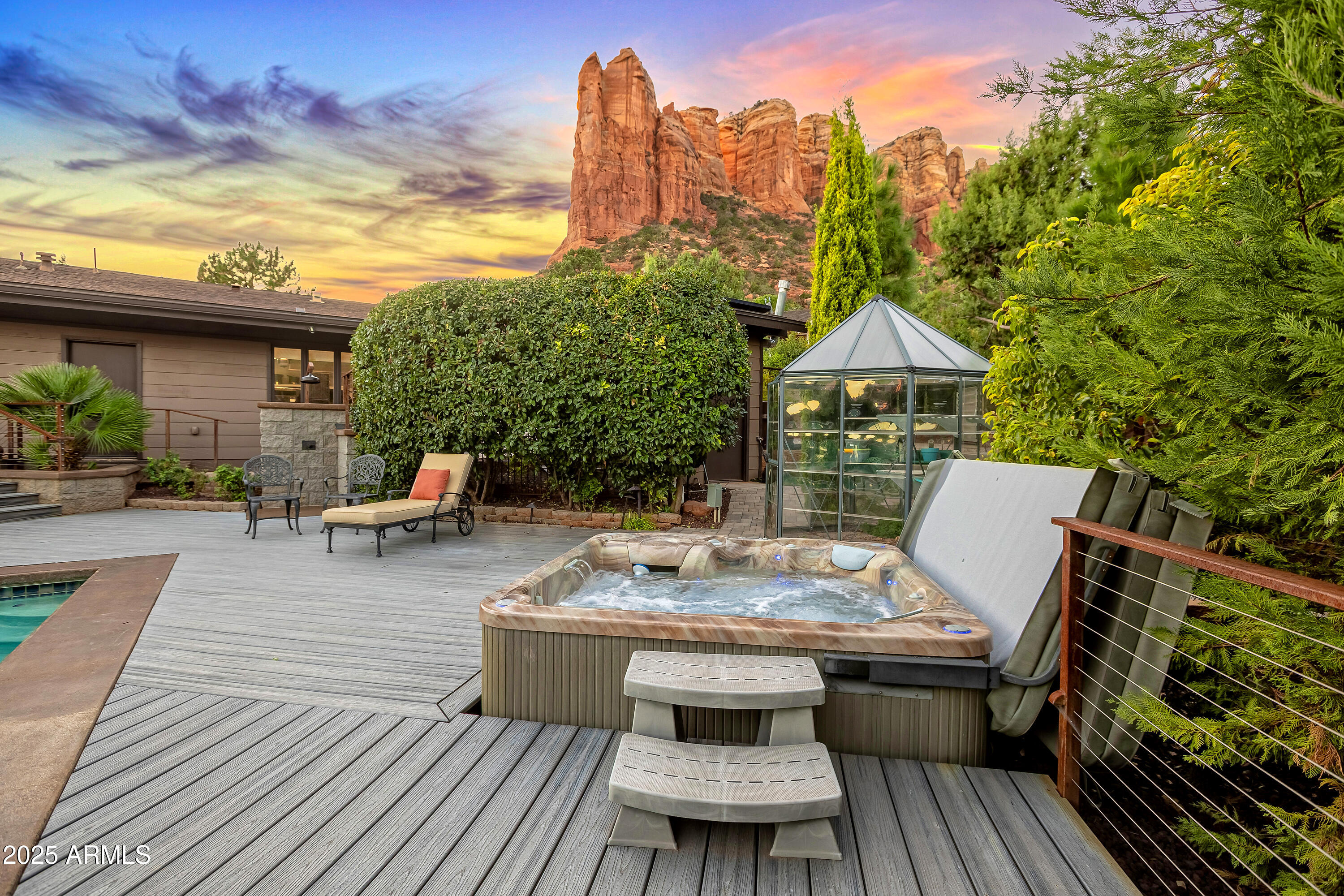 SHADOW ROCK - Residential