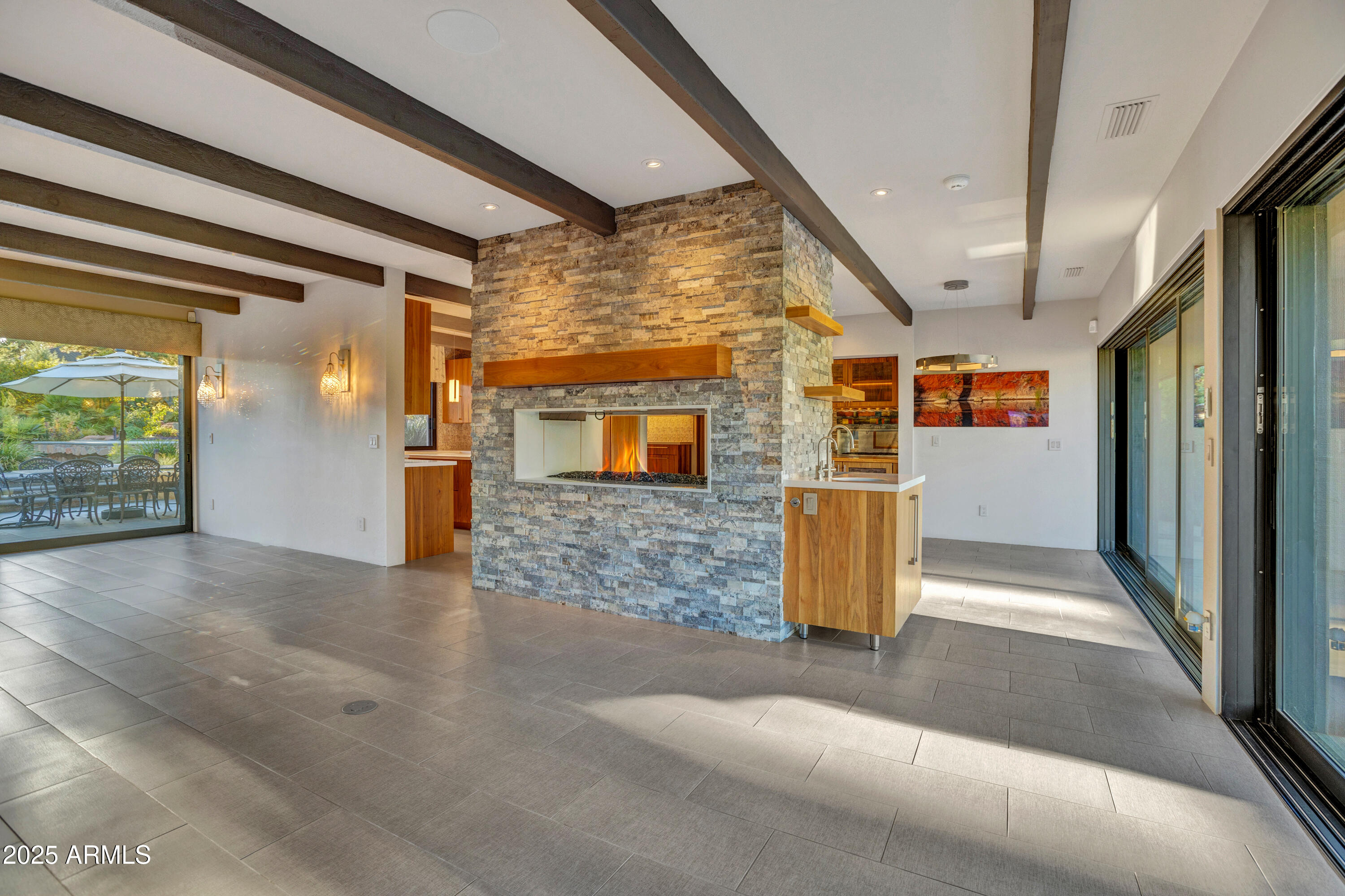 SHADOW ROCK - Residential