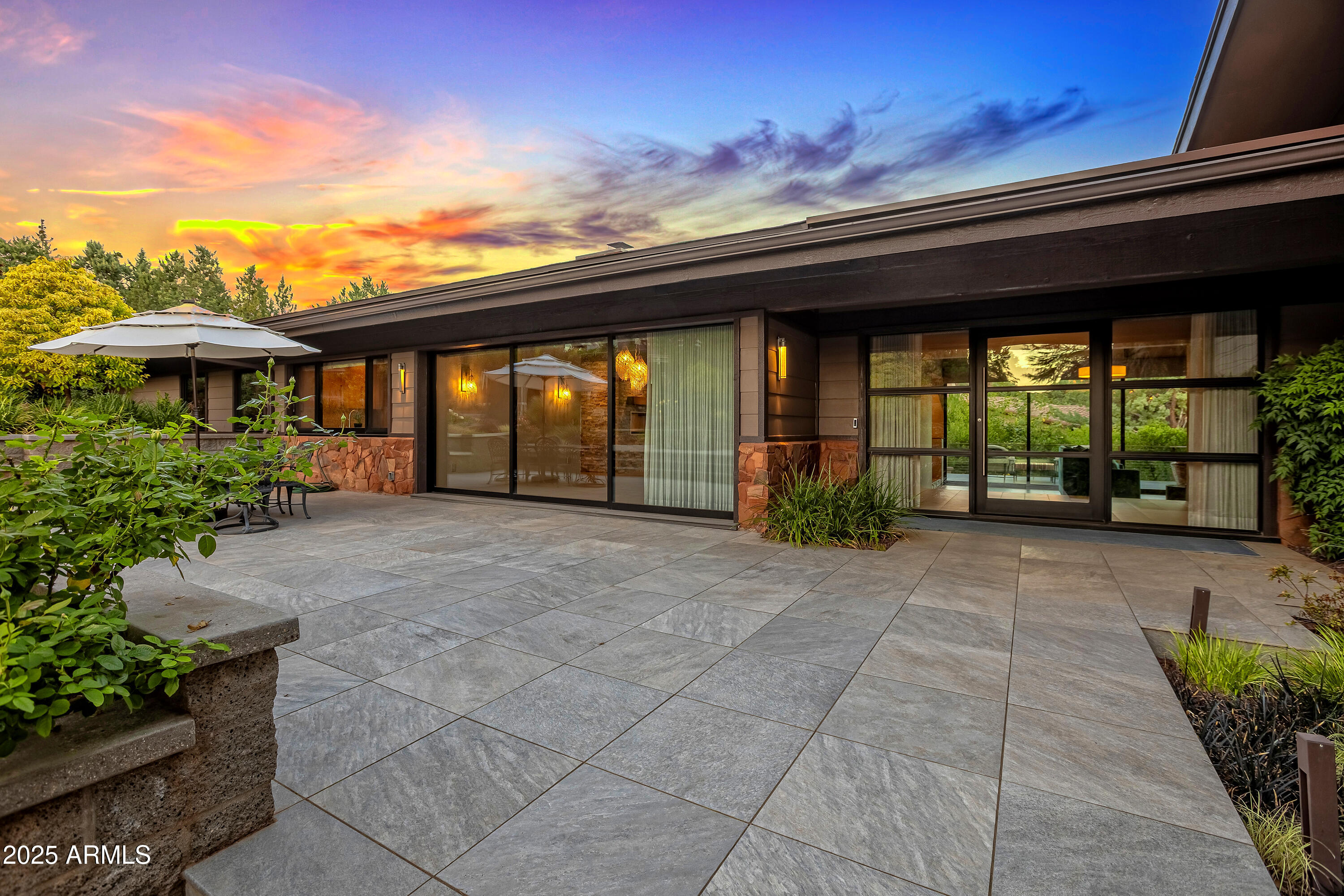 SHADOW ROCK - Residential