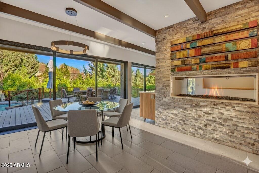 SHADOW ROCK - Residential