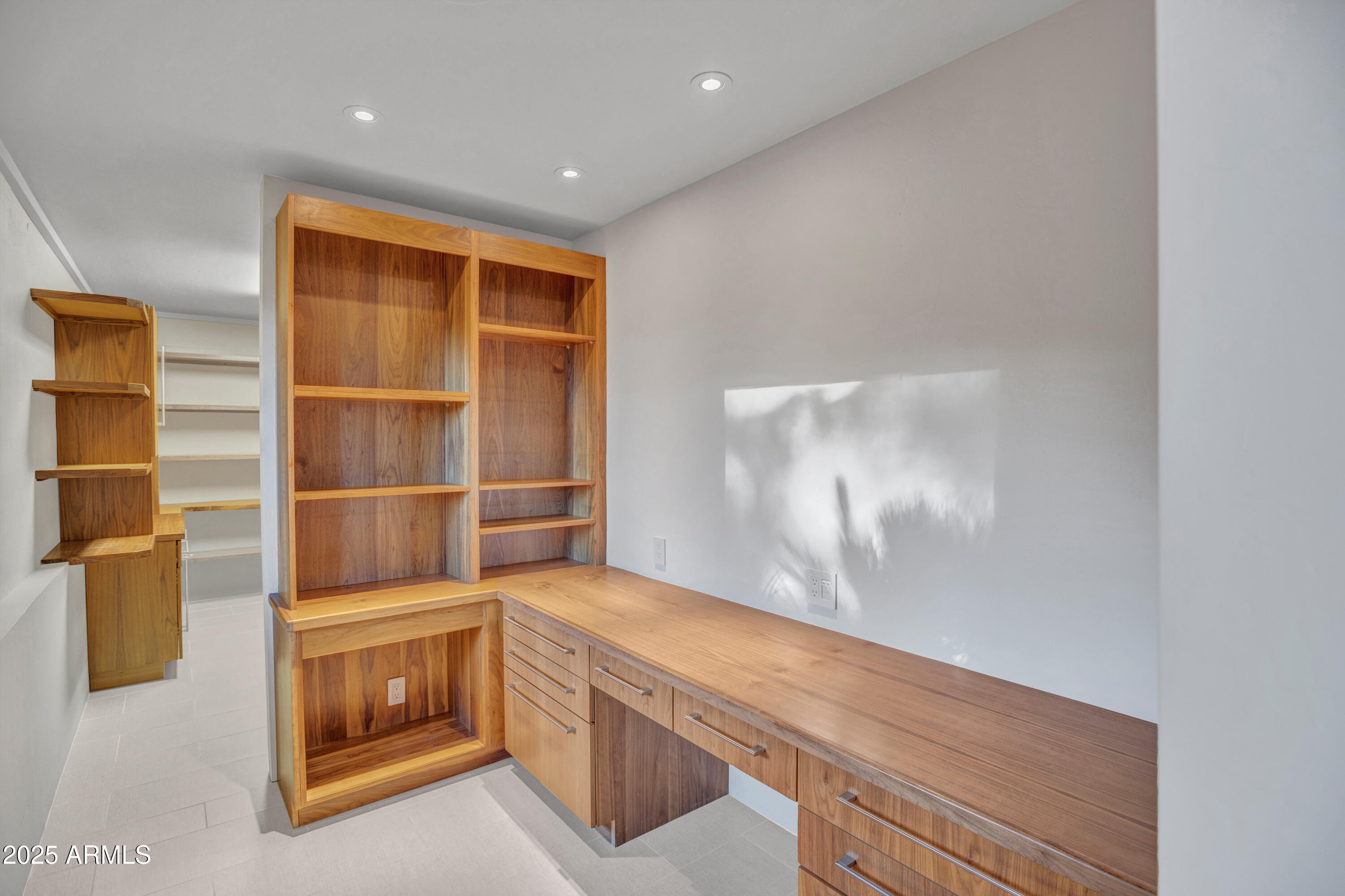 SHADOW ROCK - Residential