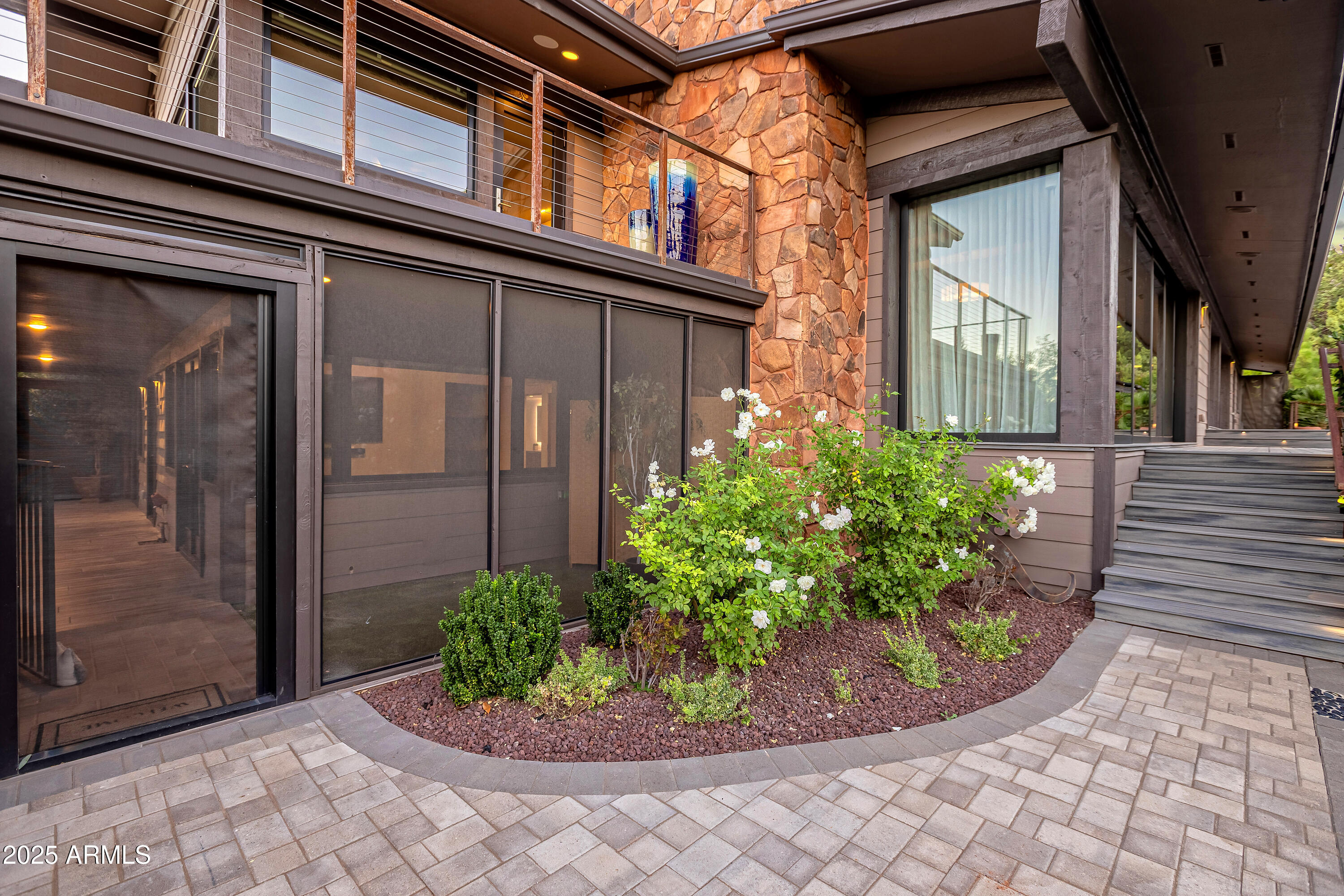 SHADOW ROCK - Residential