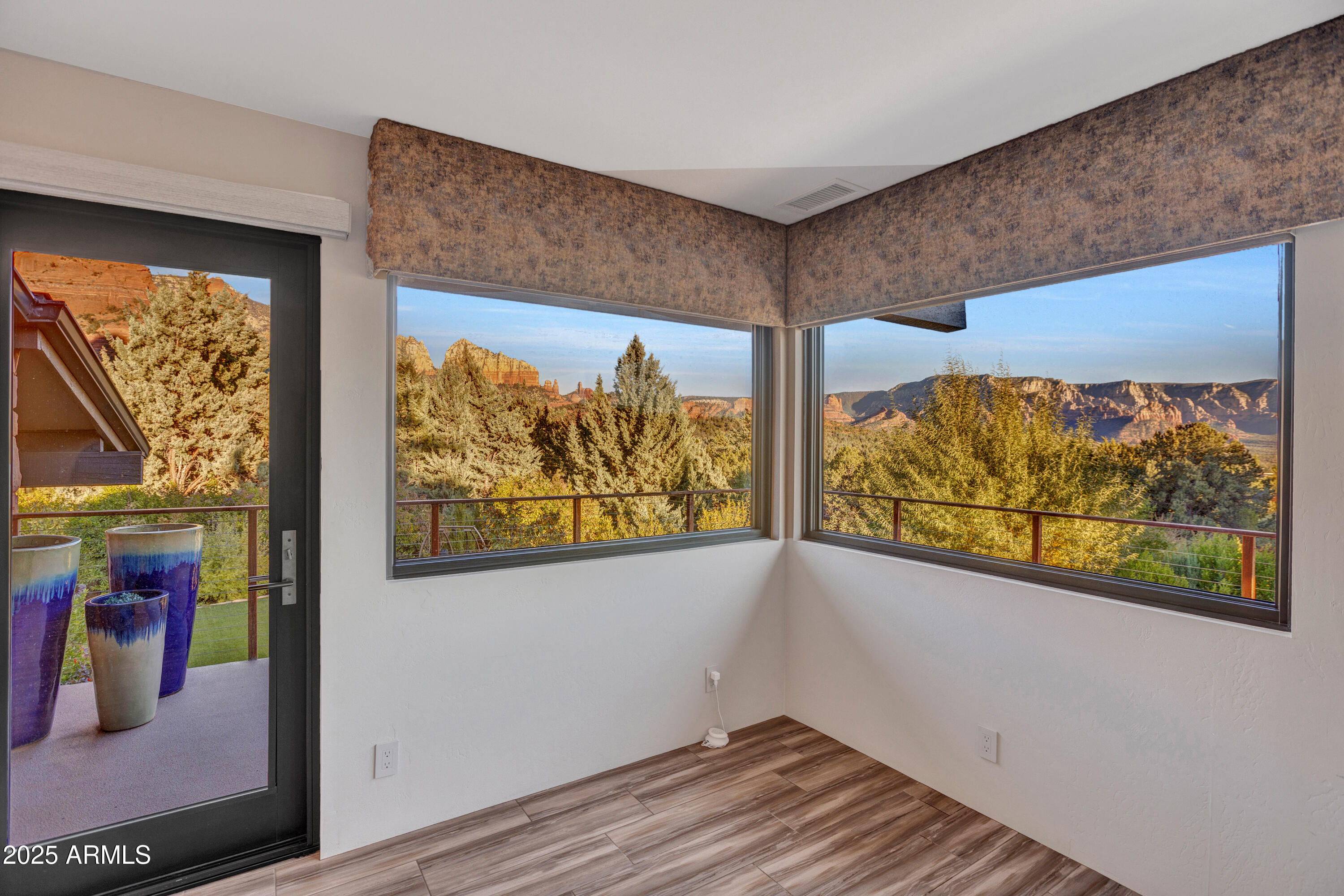 SHADOW ROCK - Residential