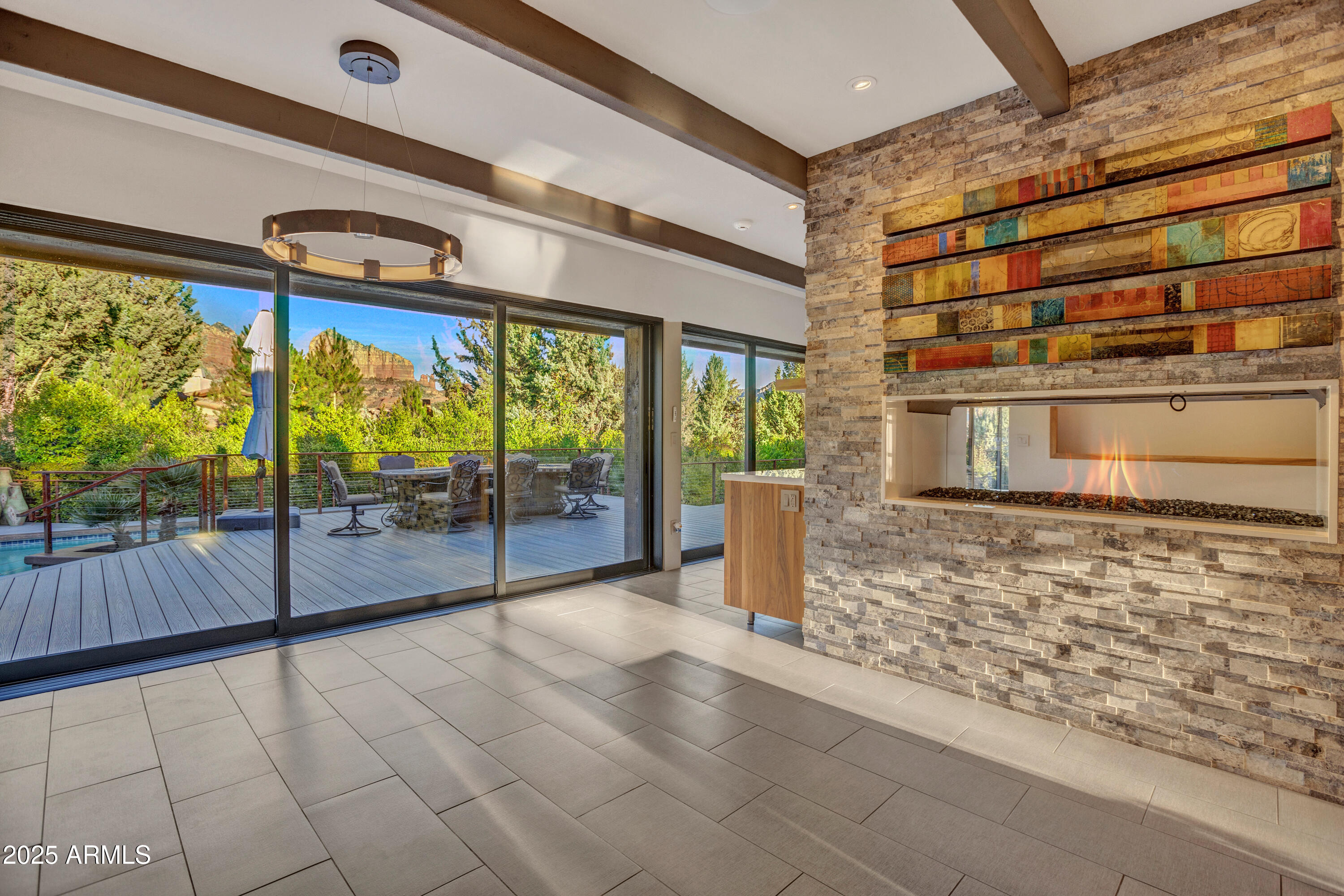SHADOW ROCK - Residential
