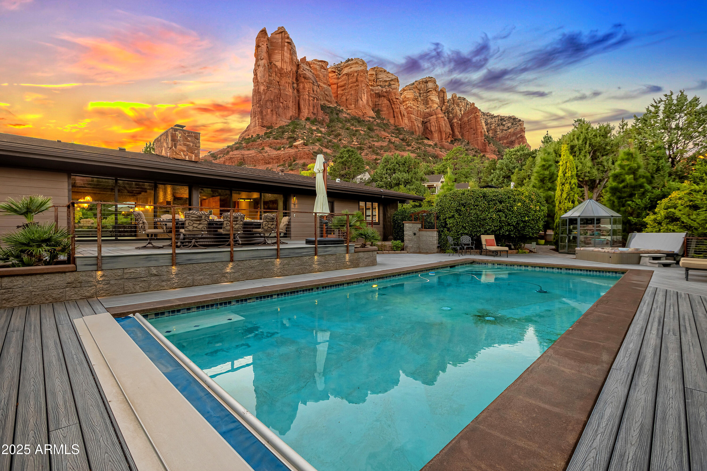 SHADOW ROCK - Residential