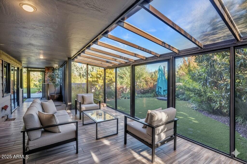 SHADOW ROCK - Residential