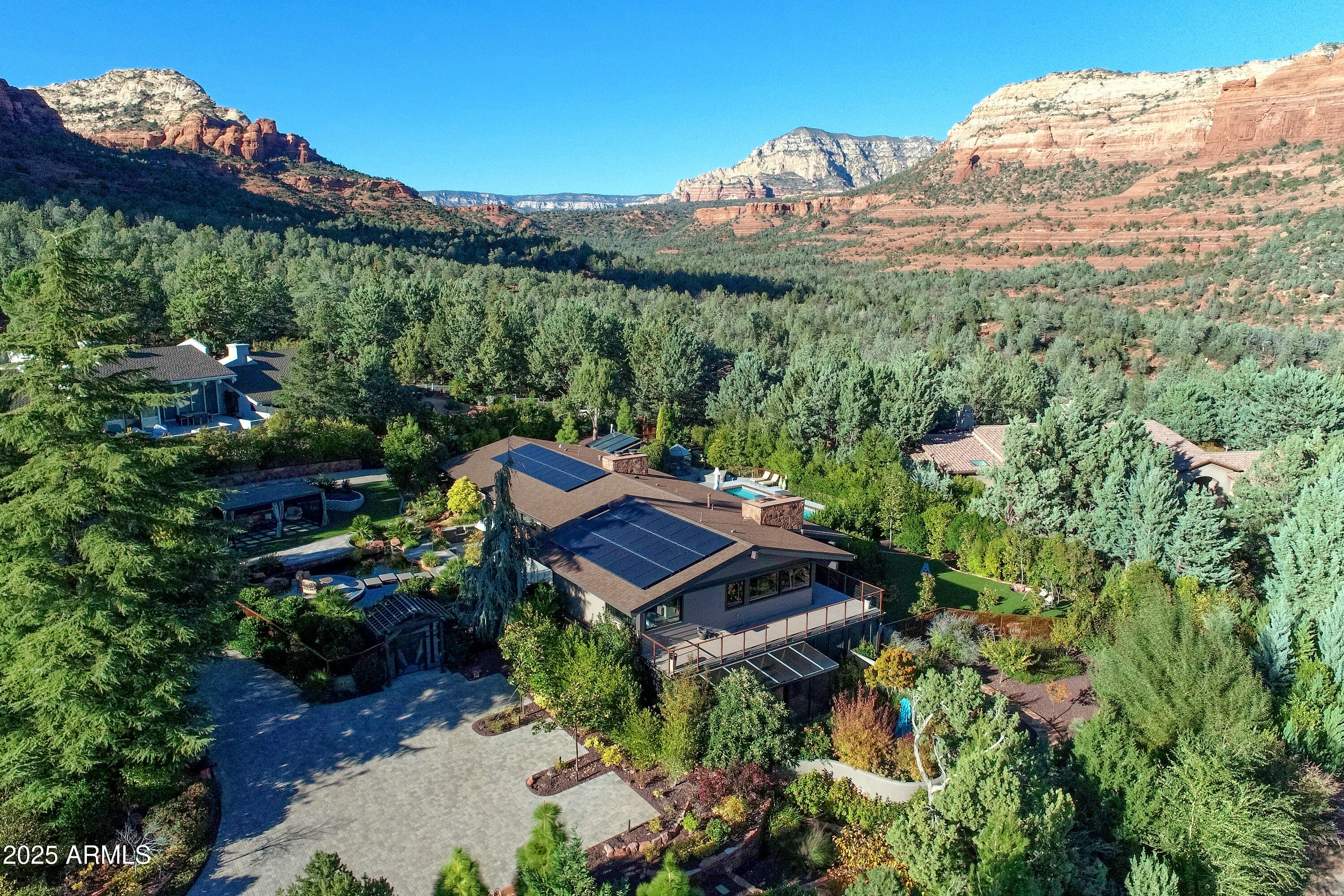 SHADOW ROCK - Residential