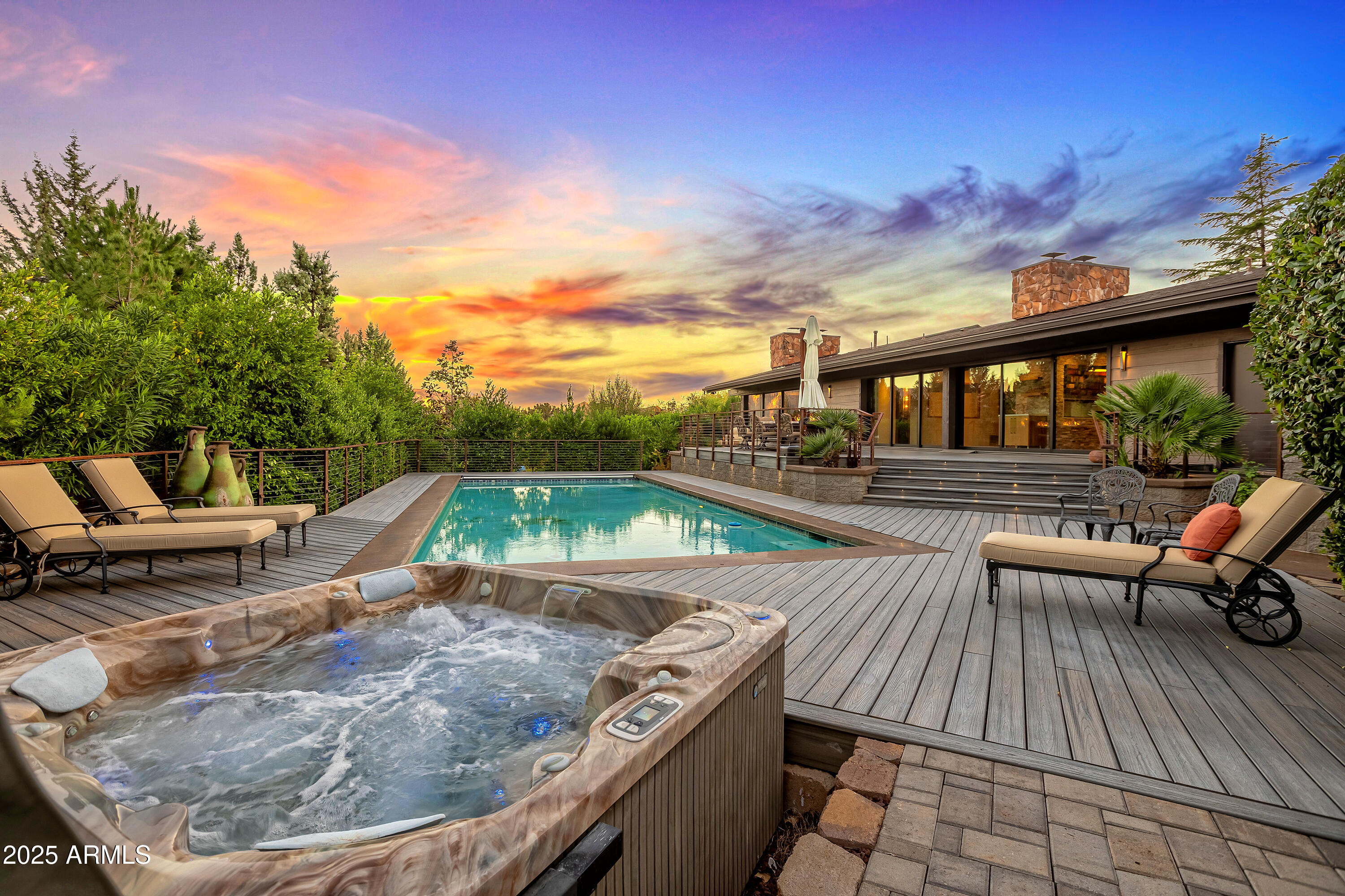 SHADOW ROCK - Residential