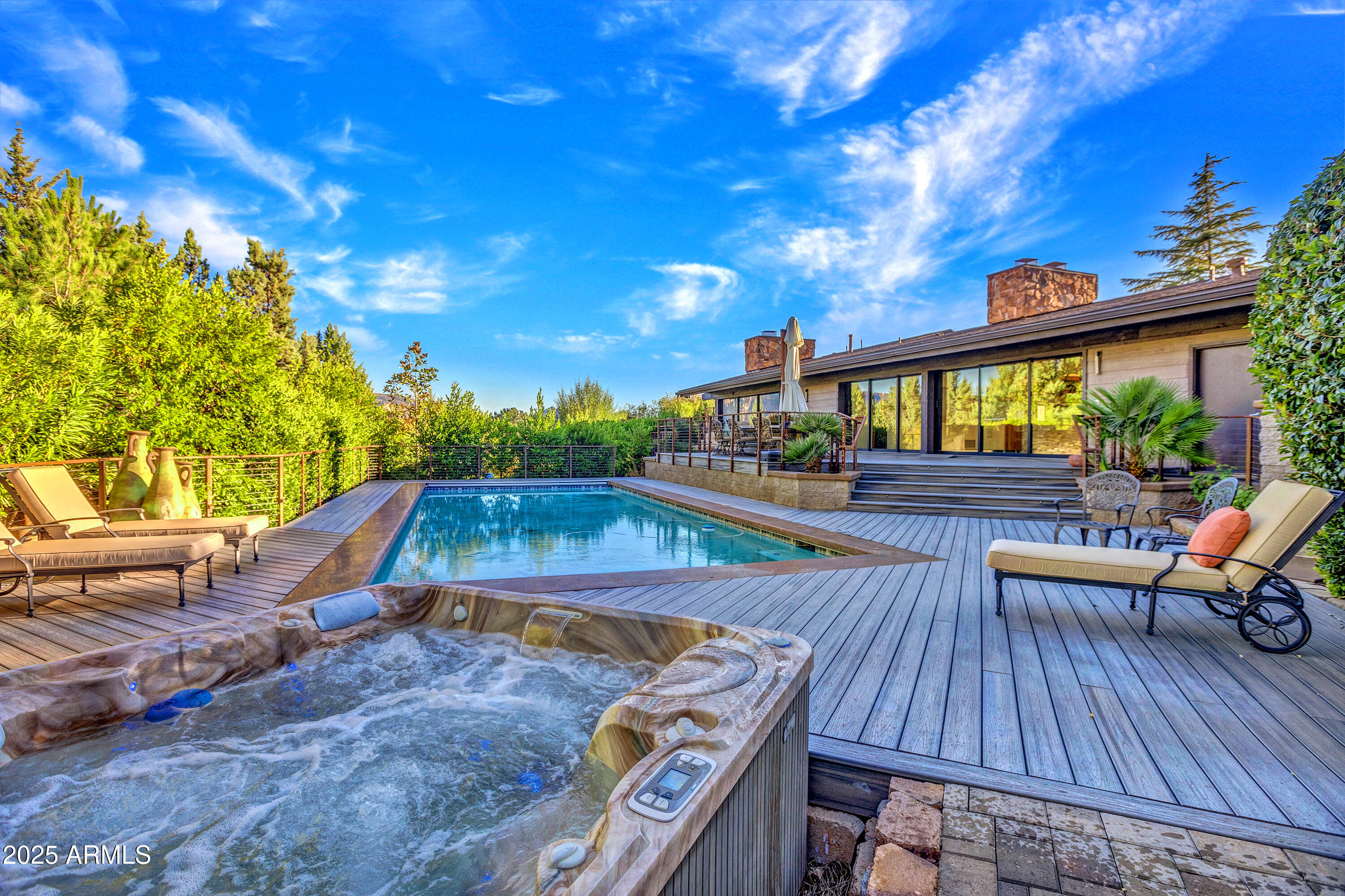 SHADOW ROCK - Residential