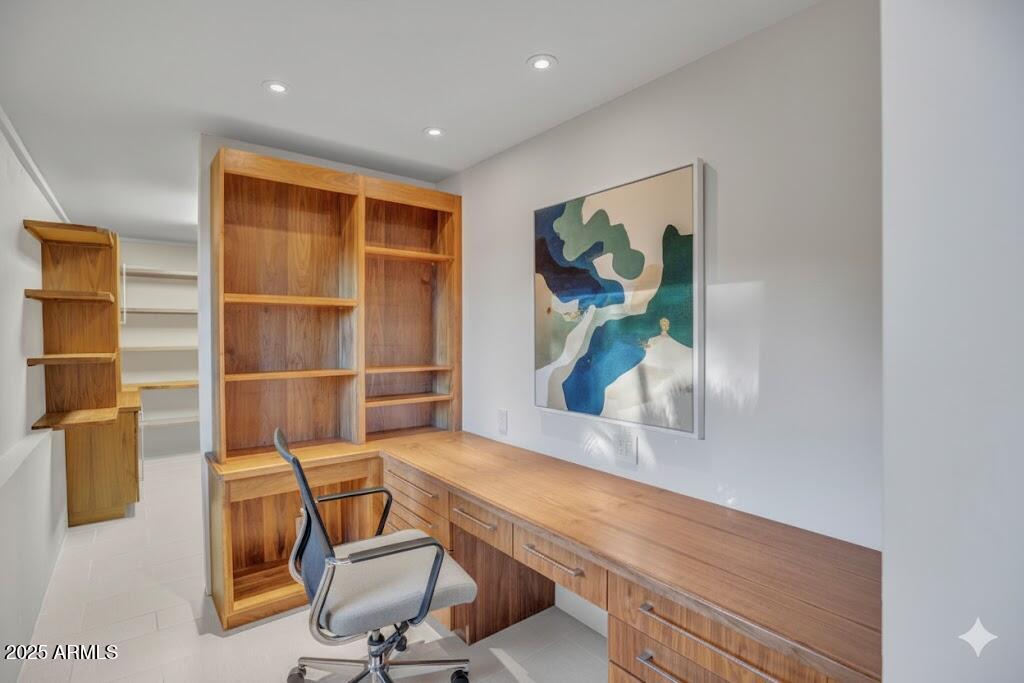 SHADOW ROCK - Residential