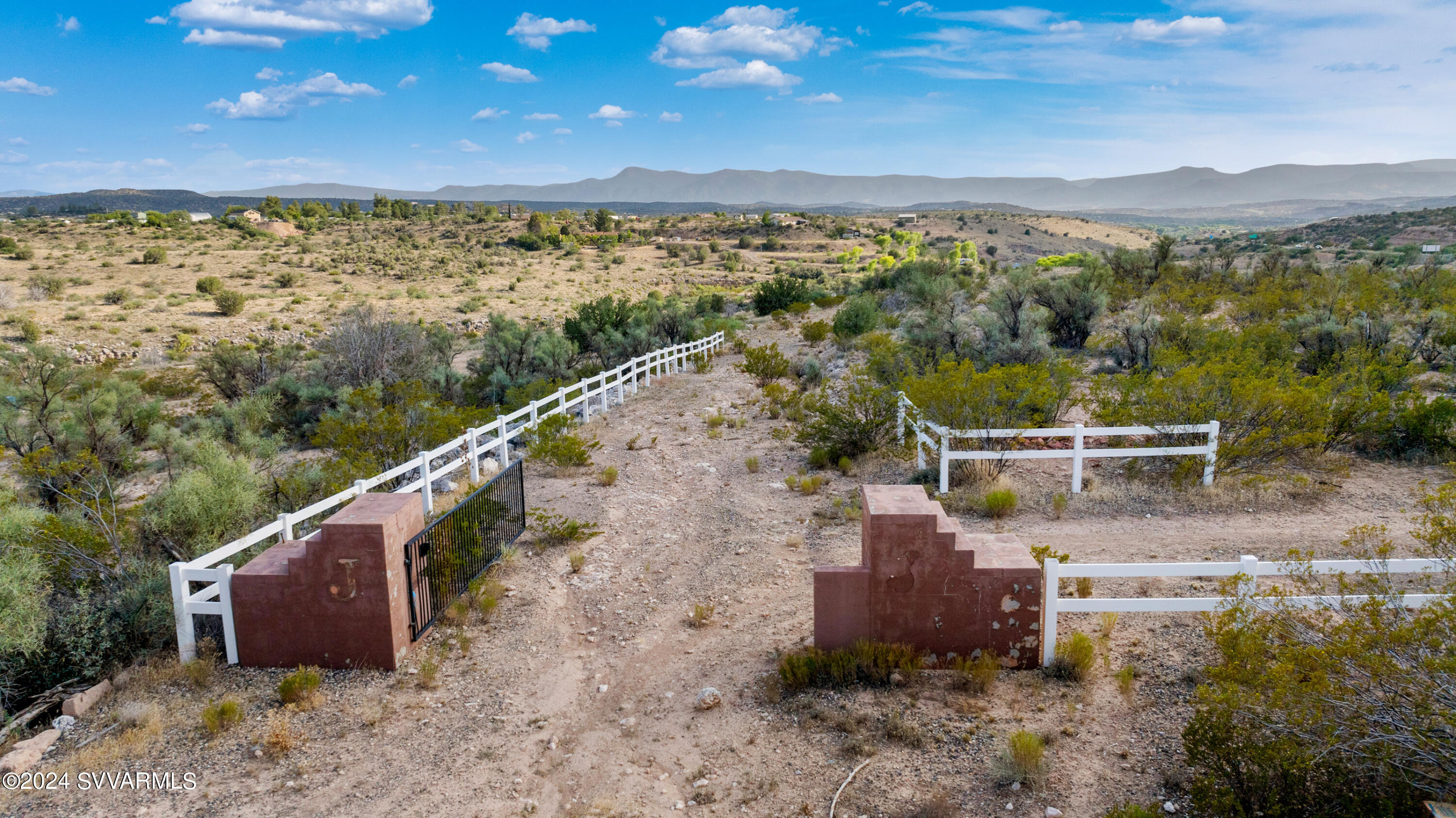 Metes and Bounds 
Acreage includes 405-24-033C
and 405-24-033D - Land