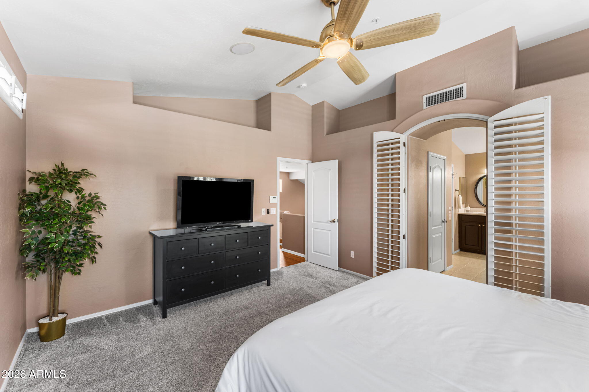 MONTAGE - Residential