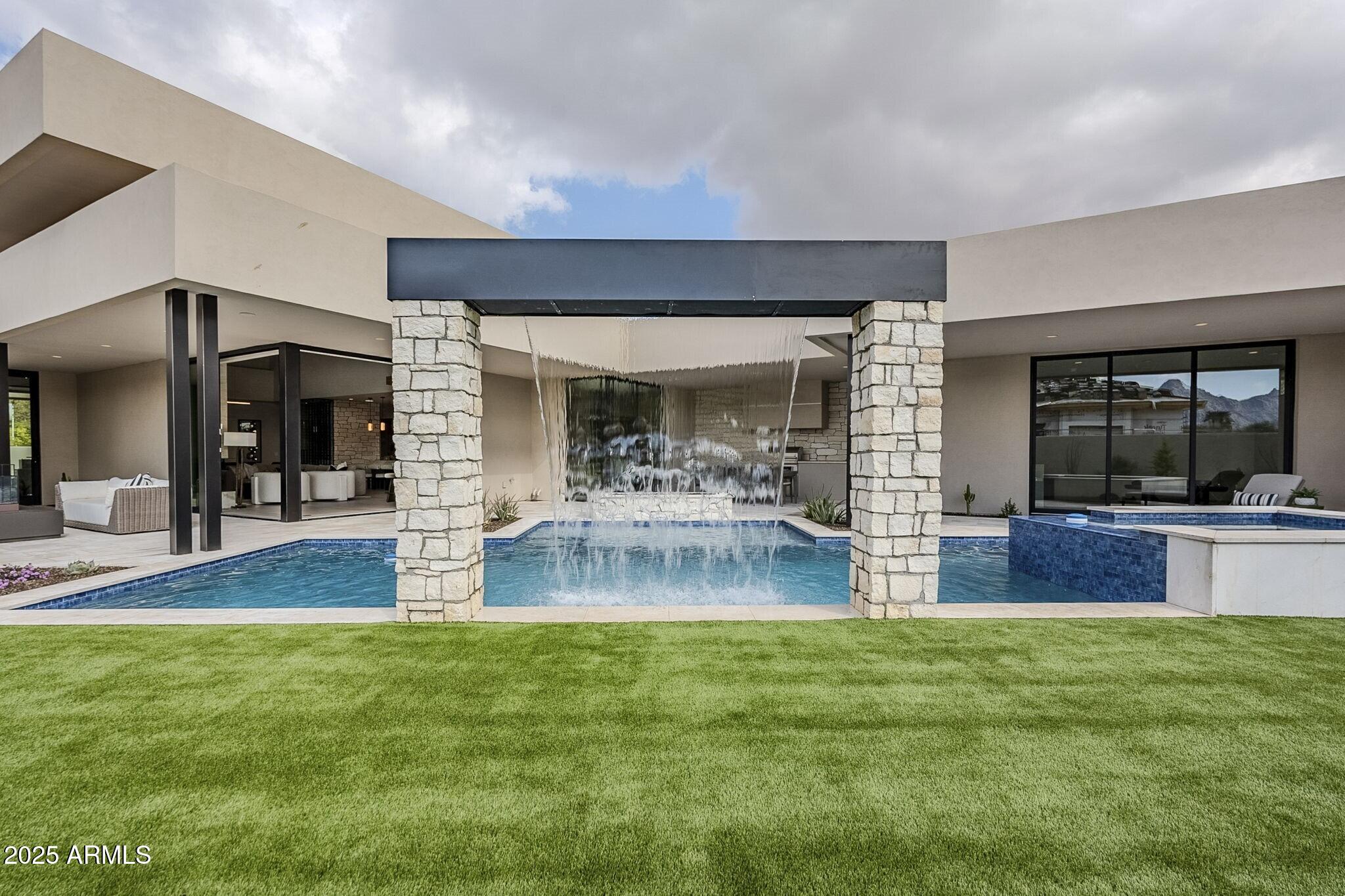 IRONWOOD GOLF VILLAS - Residential