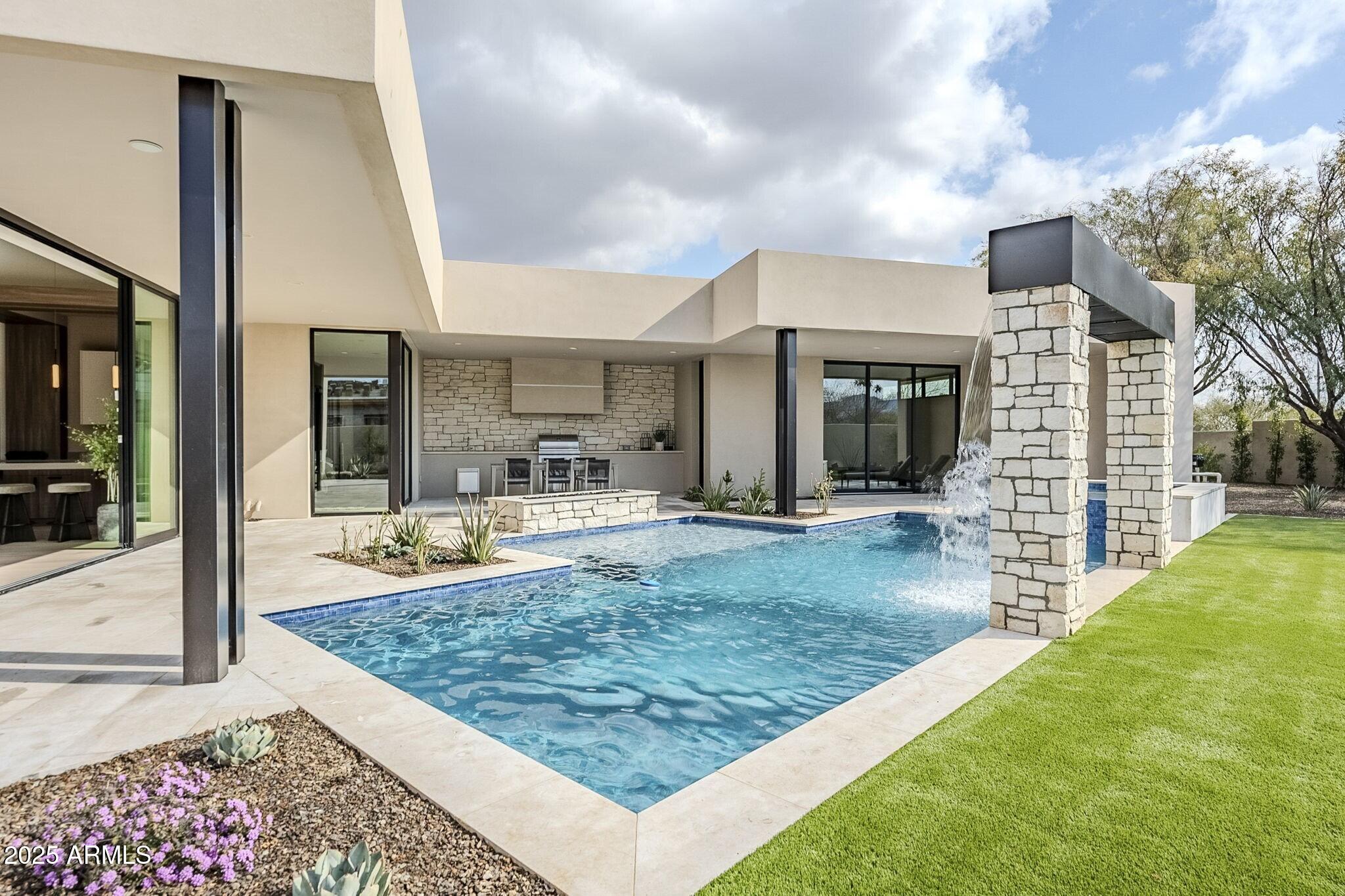 IRONWOOD GOLF VILLAS - Residential