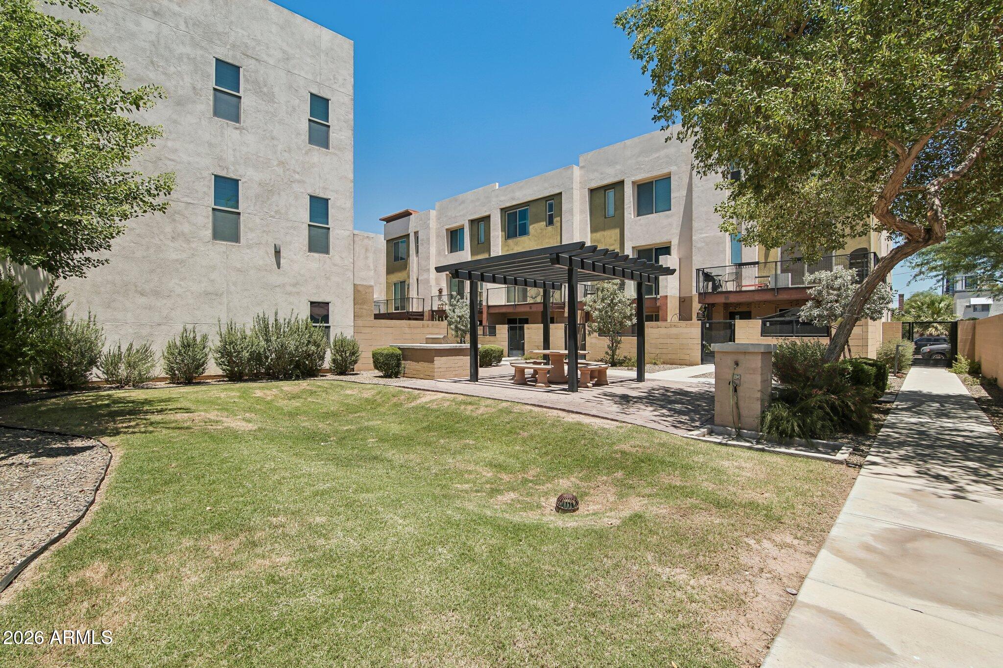 CENTER 8 TOWNHOMES - Residential
