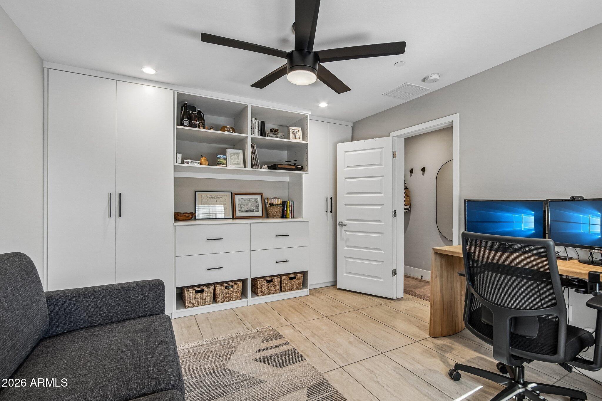 CENTER 8 TOWNHOMES - Residential