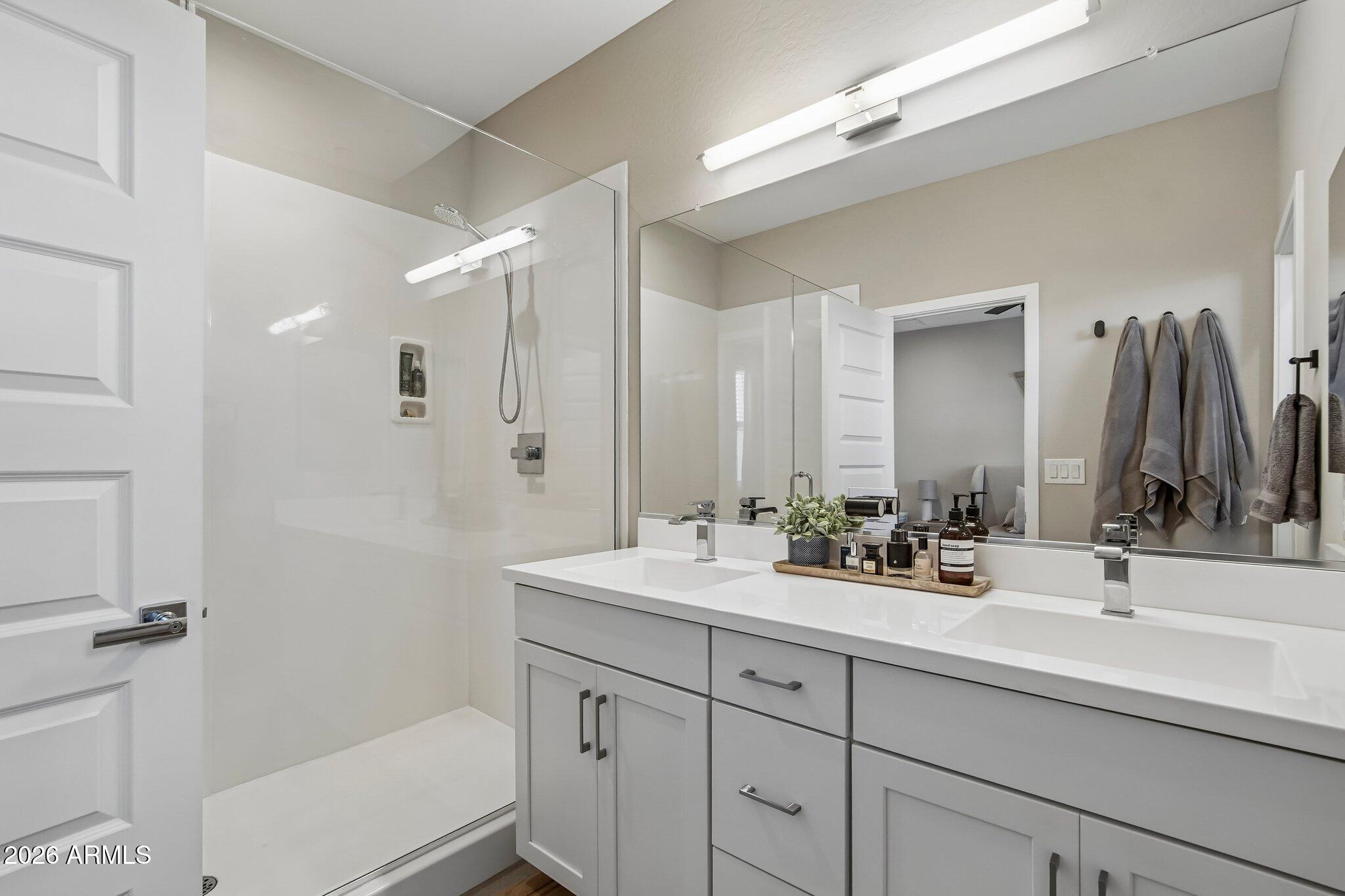 CENTER 8 TOWNHOMES - Residential