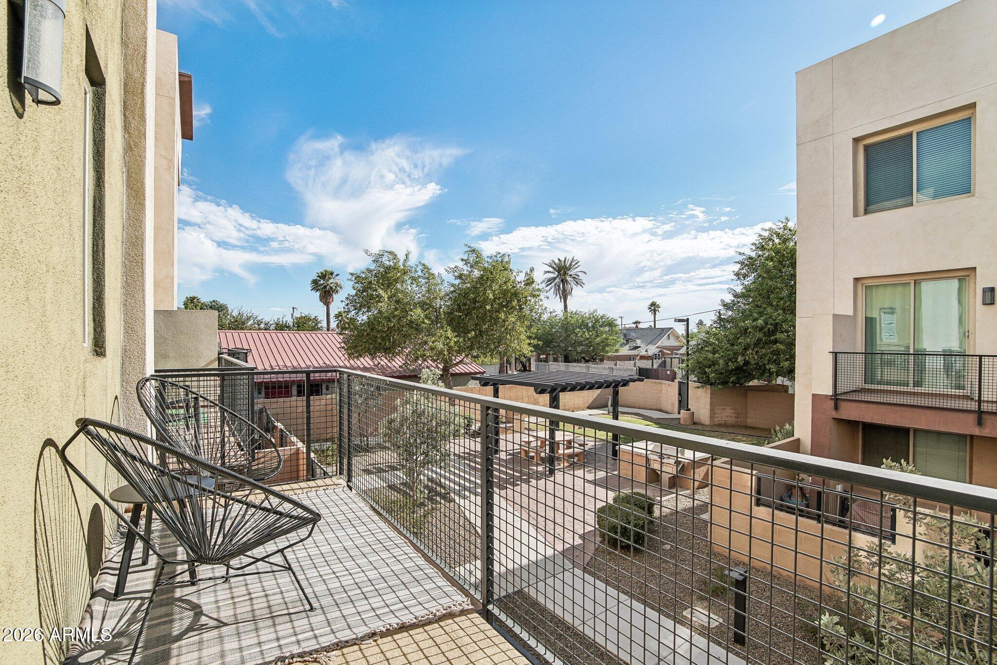 CENTER 8 TOWNHOMES - Residential