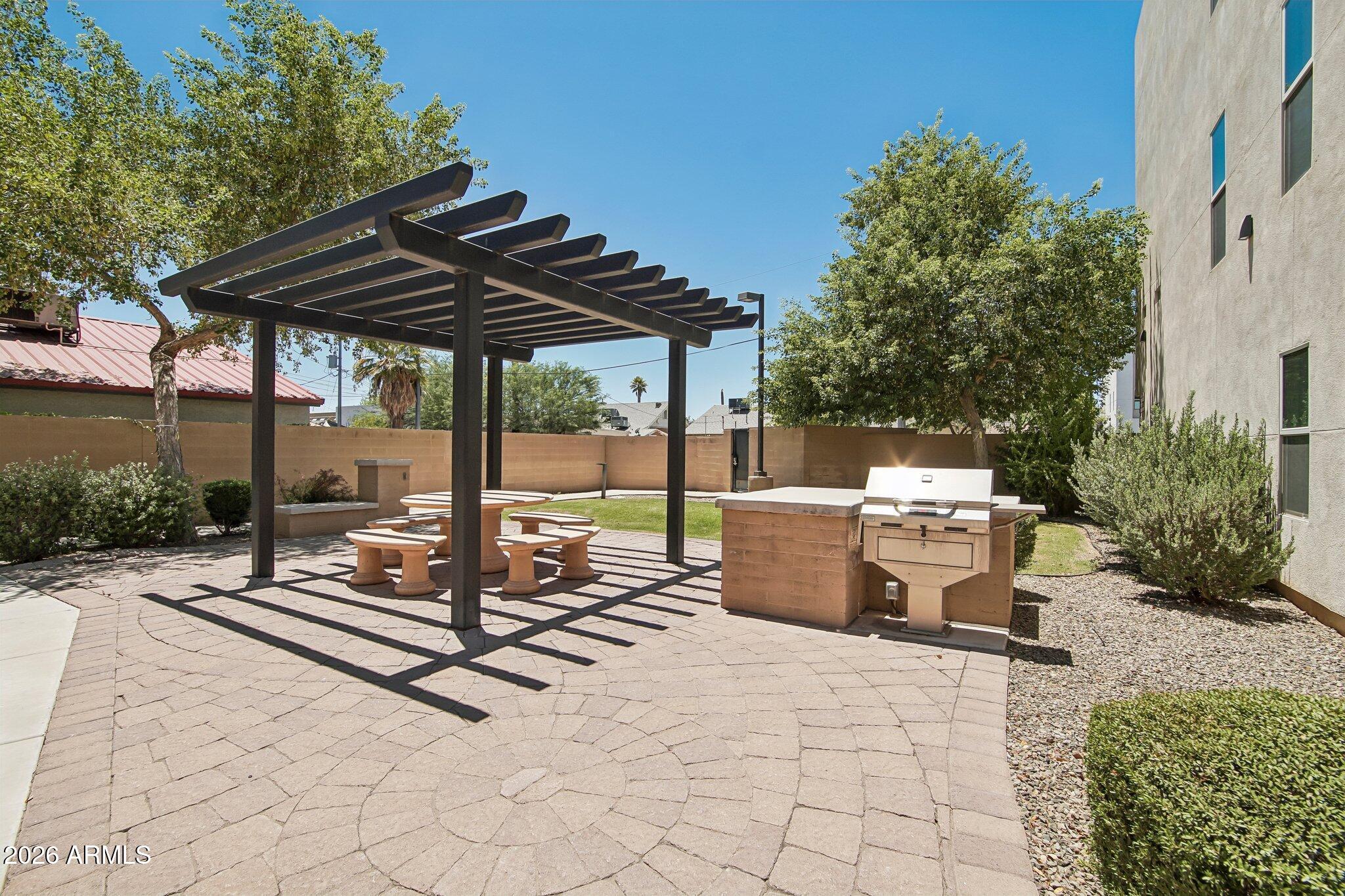 CENTER 8 TOWNHOMES - Residential