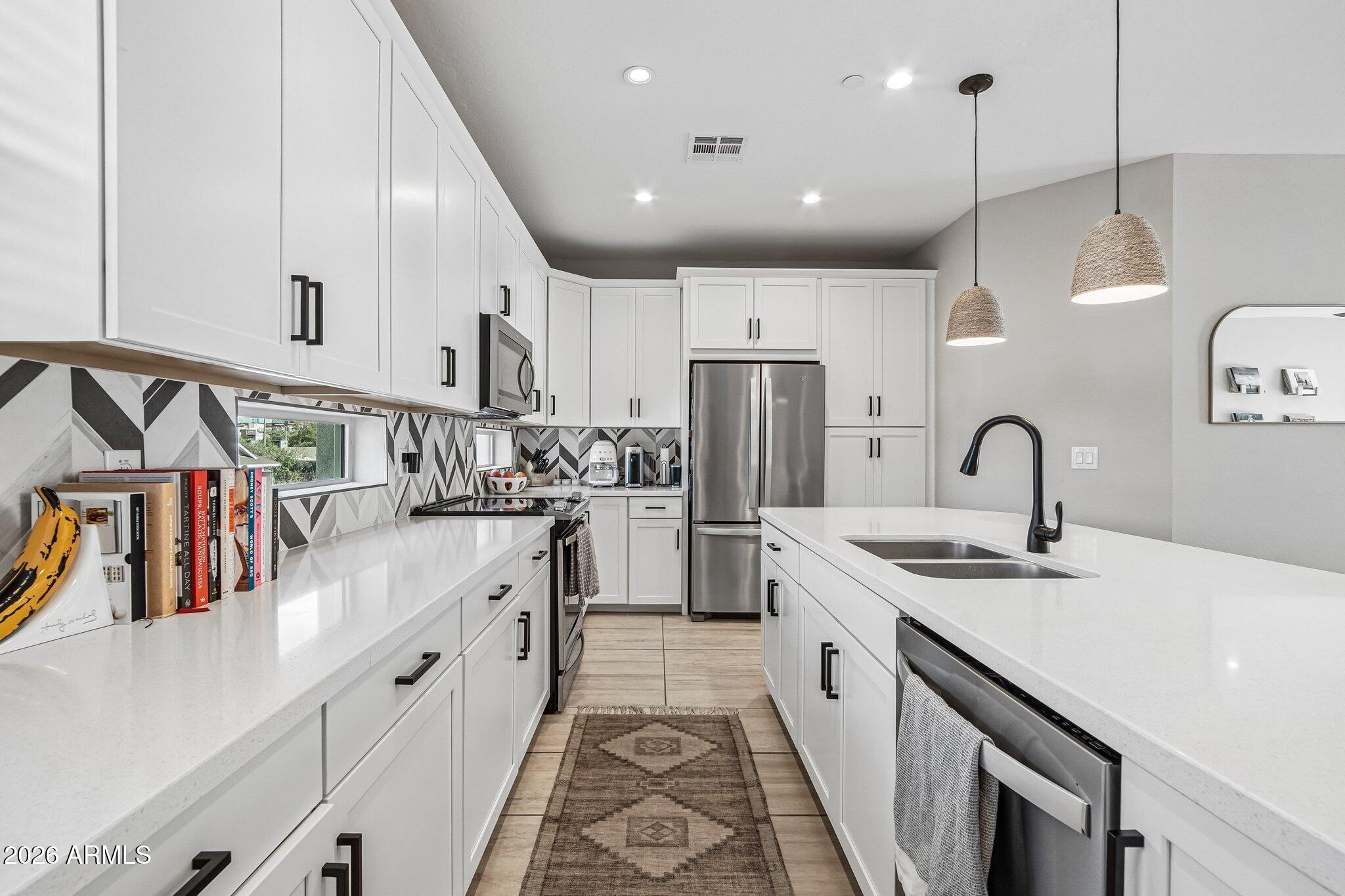 CENTER 8 TOWNHOMES - Residential