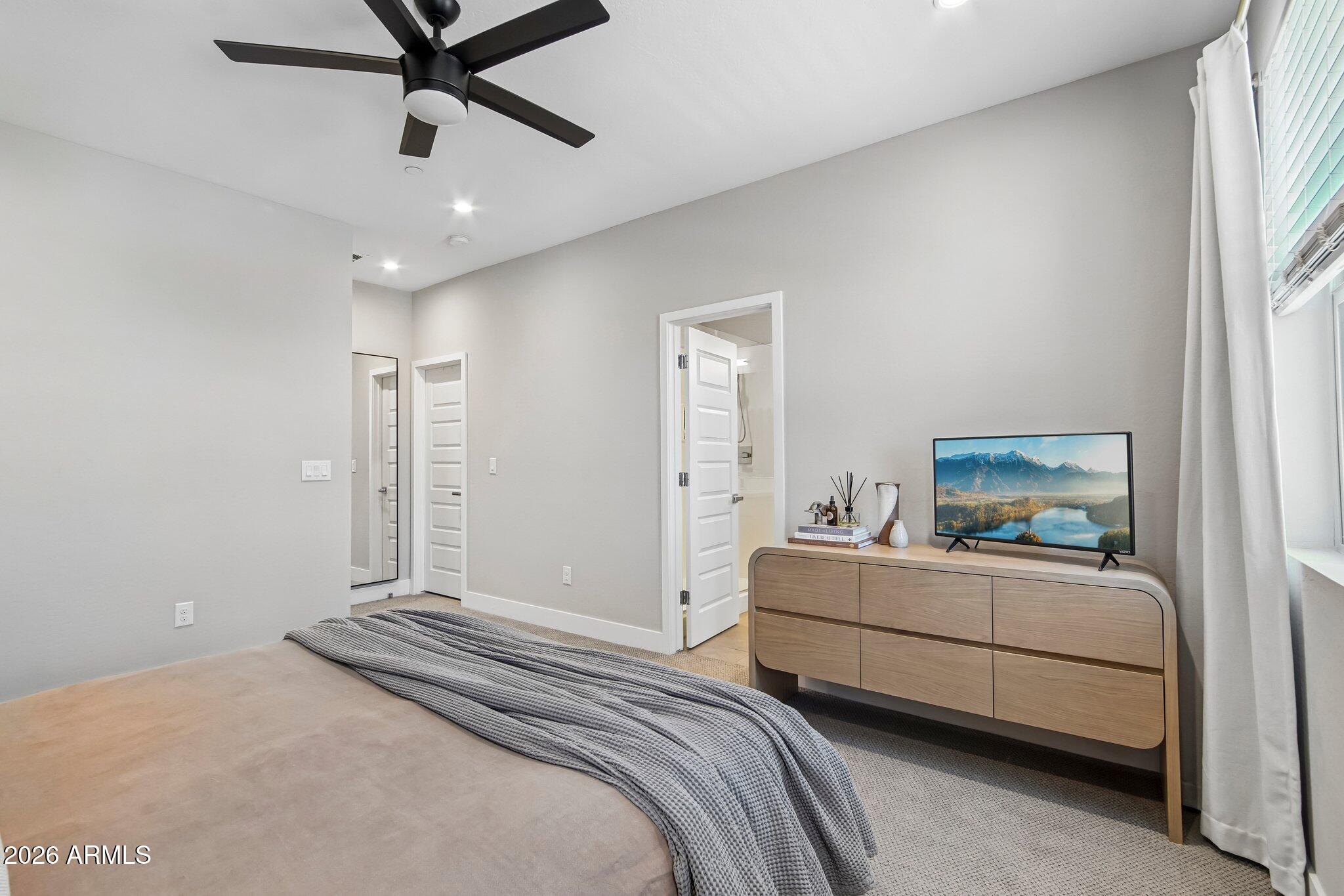 CENTER 8 TOWNHOMES - Residential