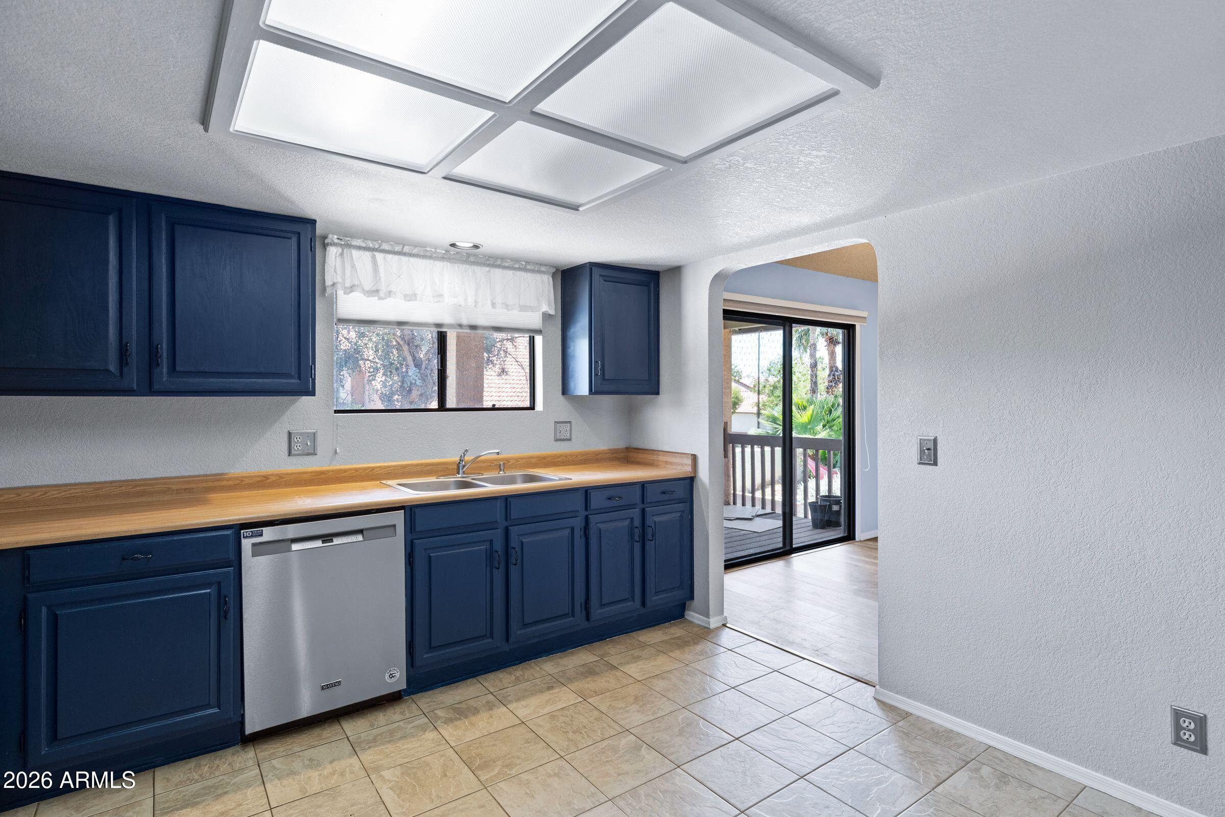 ISLANDS PATIO HOMES B AMD LOT 95-192 TR C-E - Residential