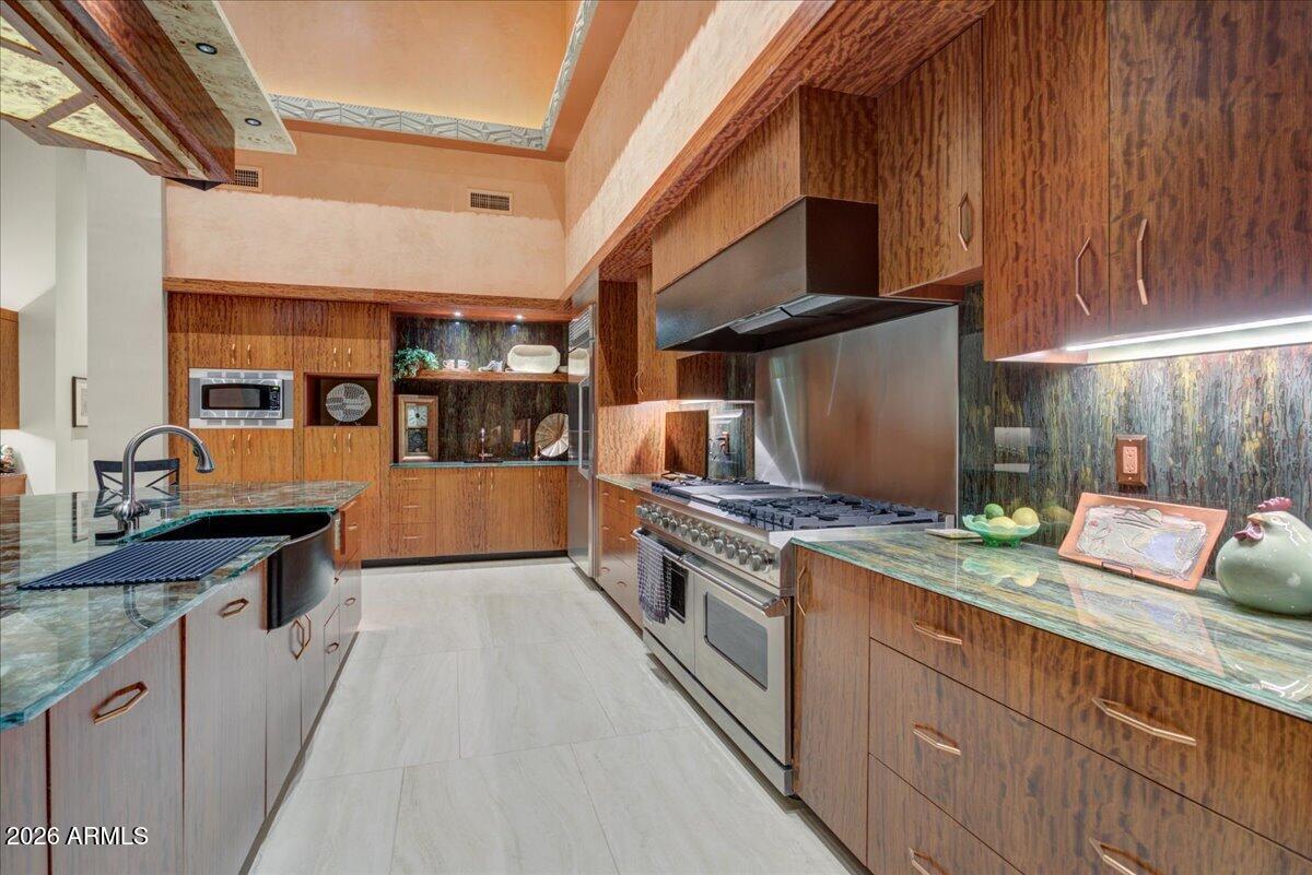 SUPERSTITION MOUNTAIN - Residential