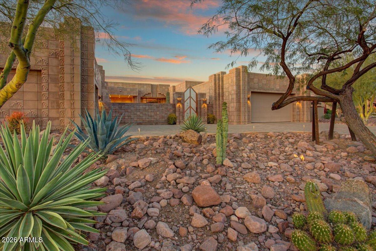 SUPERSTITION MOUNTAIN - Residential