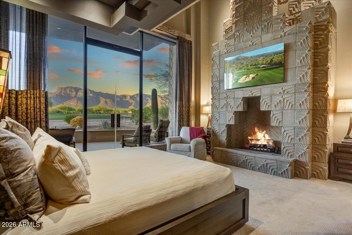 SUPERSTITION MOUNTAIN - Residential