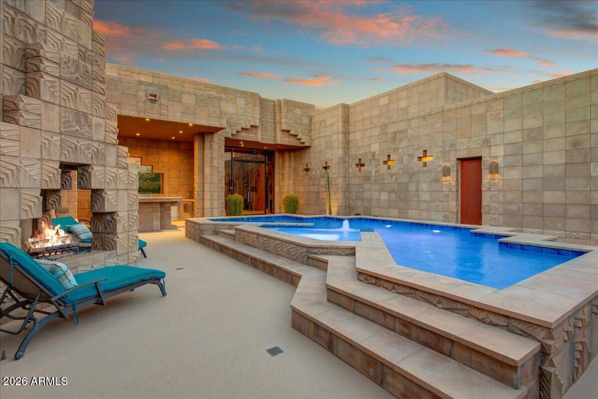 SUPERSTITION MOUNTAIN - Residential