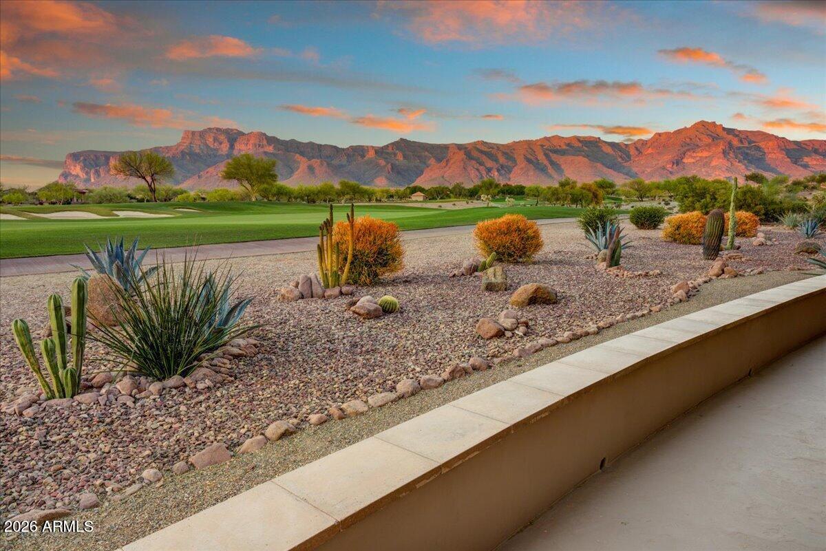 SUPERSTITION MOUNTAIN - Residential