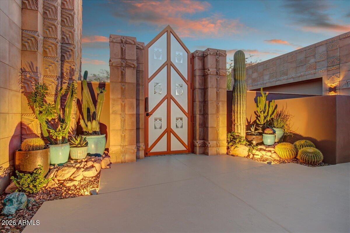 SUPERSTITION MOUNTAIN - Residential