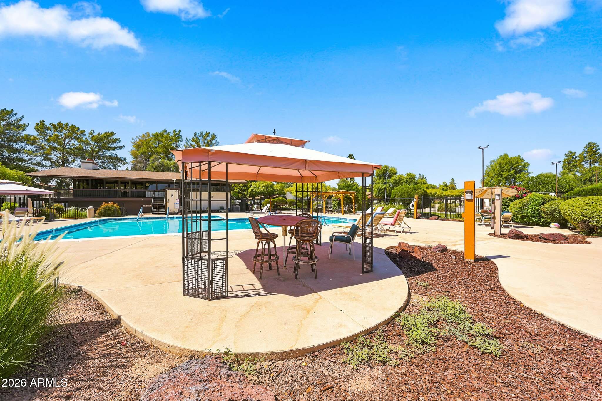MESA THREE FOUNTAINS - Residential