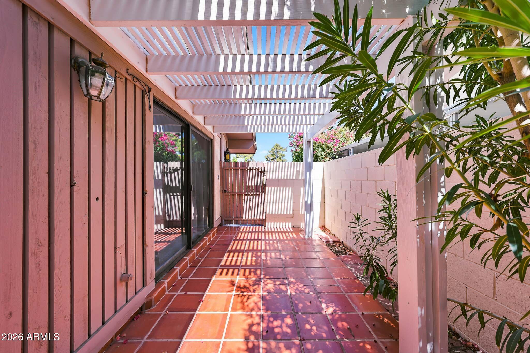 MESA THREE FOUNTAINS - Residential