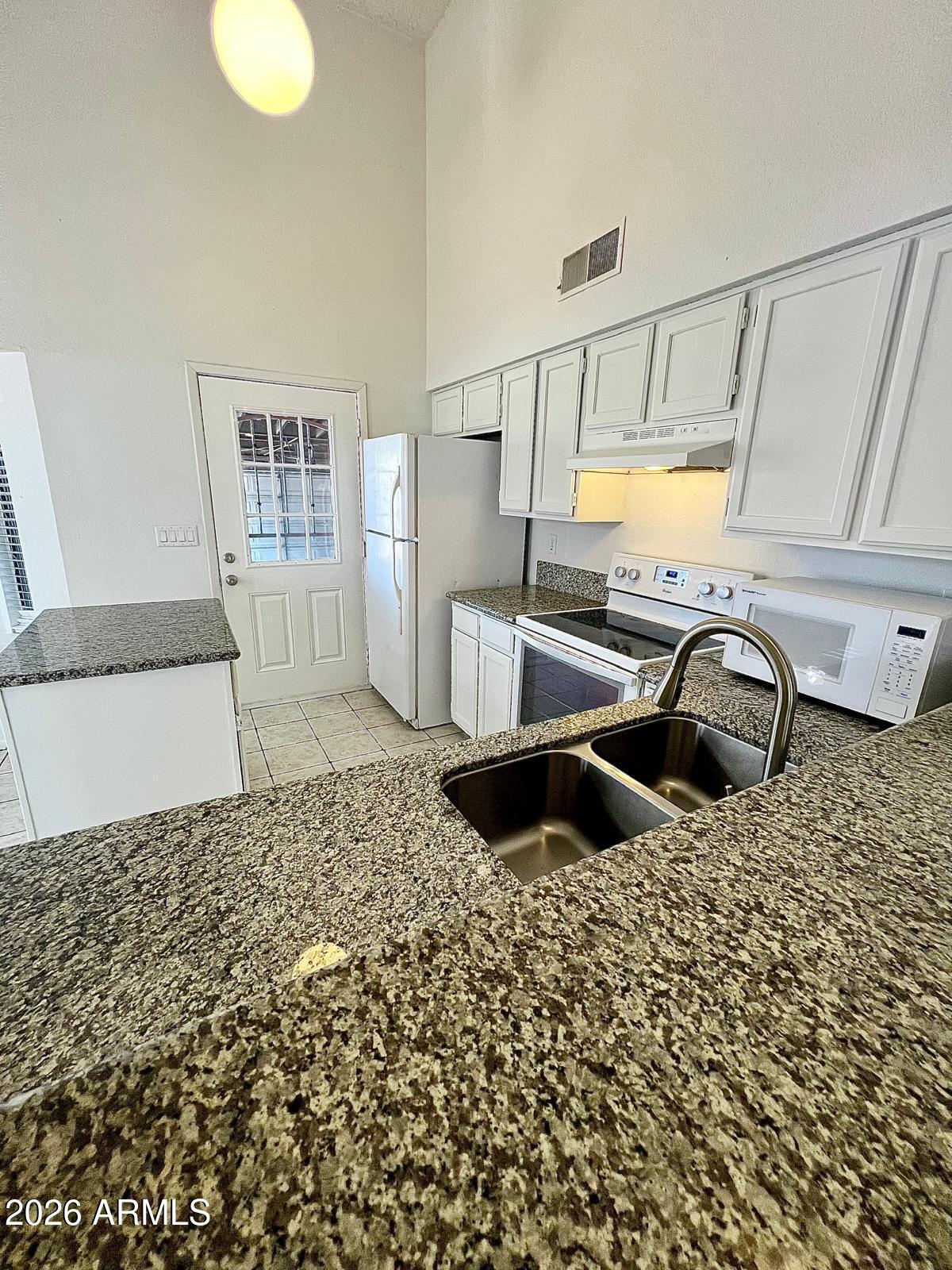 ROSE GARDEN PLACE UNIT 3 - Residential Lease