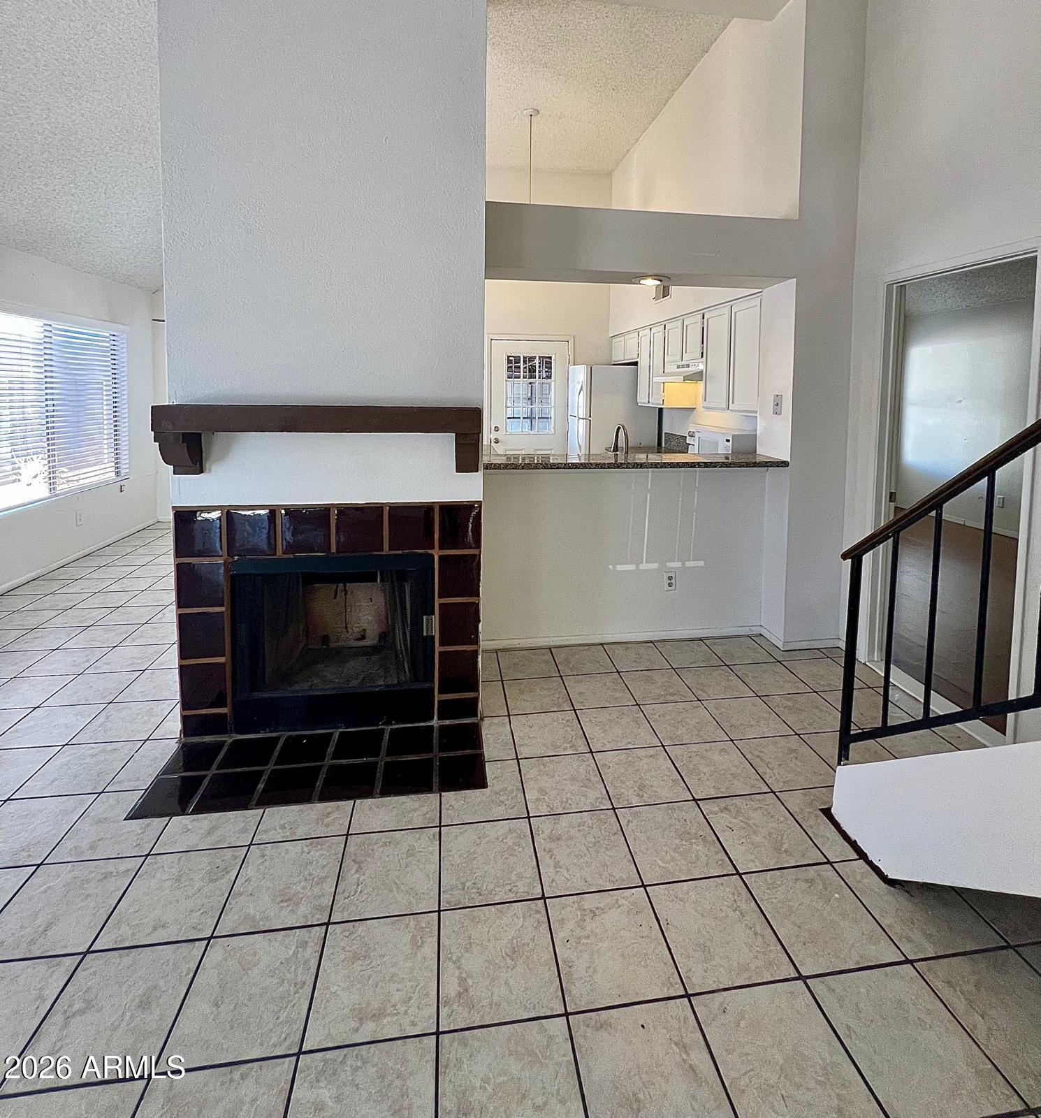 ROSE GARDEN PLACE UNIT 3 - Residential Lease